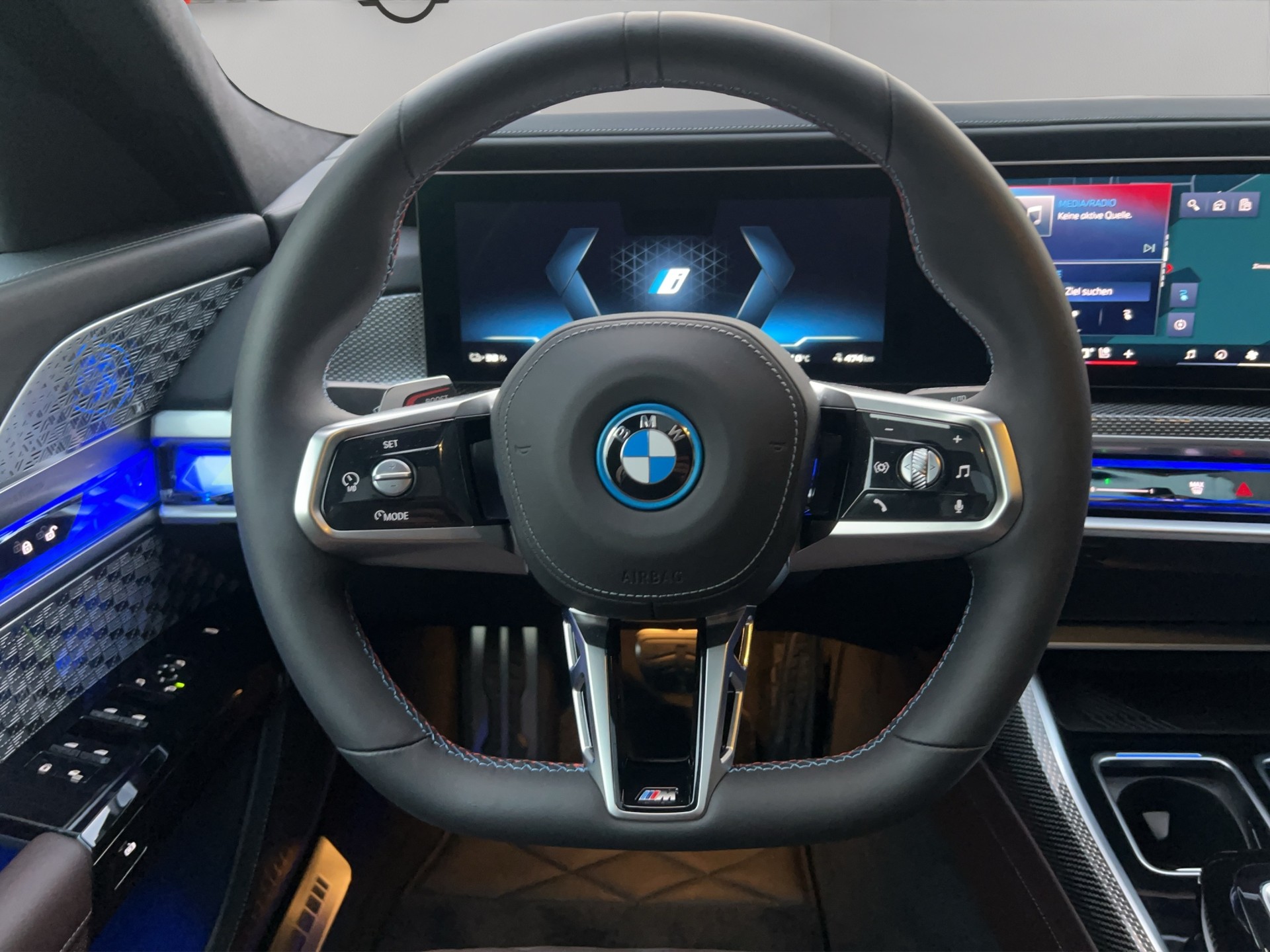 BMW i7 M70 xDrive-image-14