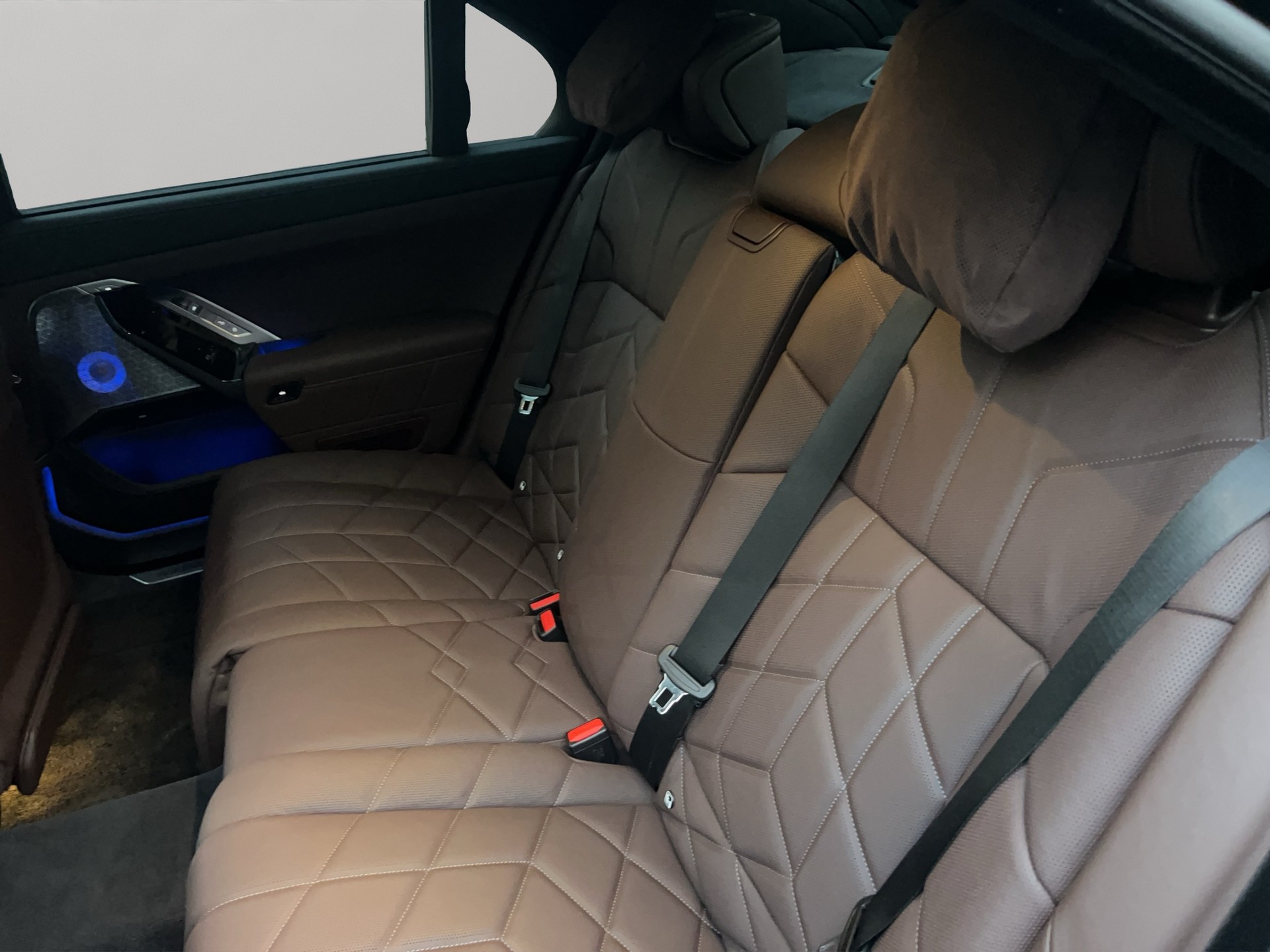 BMW i7 M70 xDrive-image-19