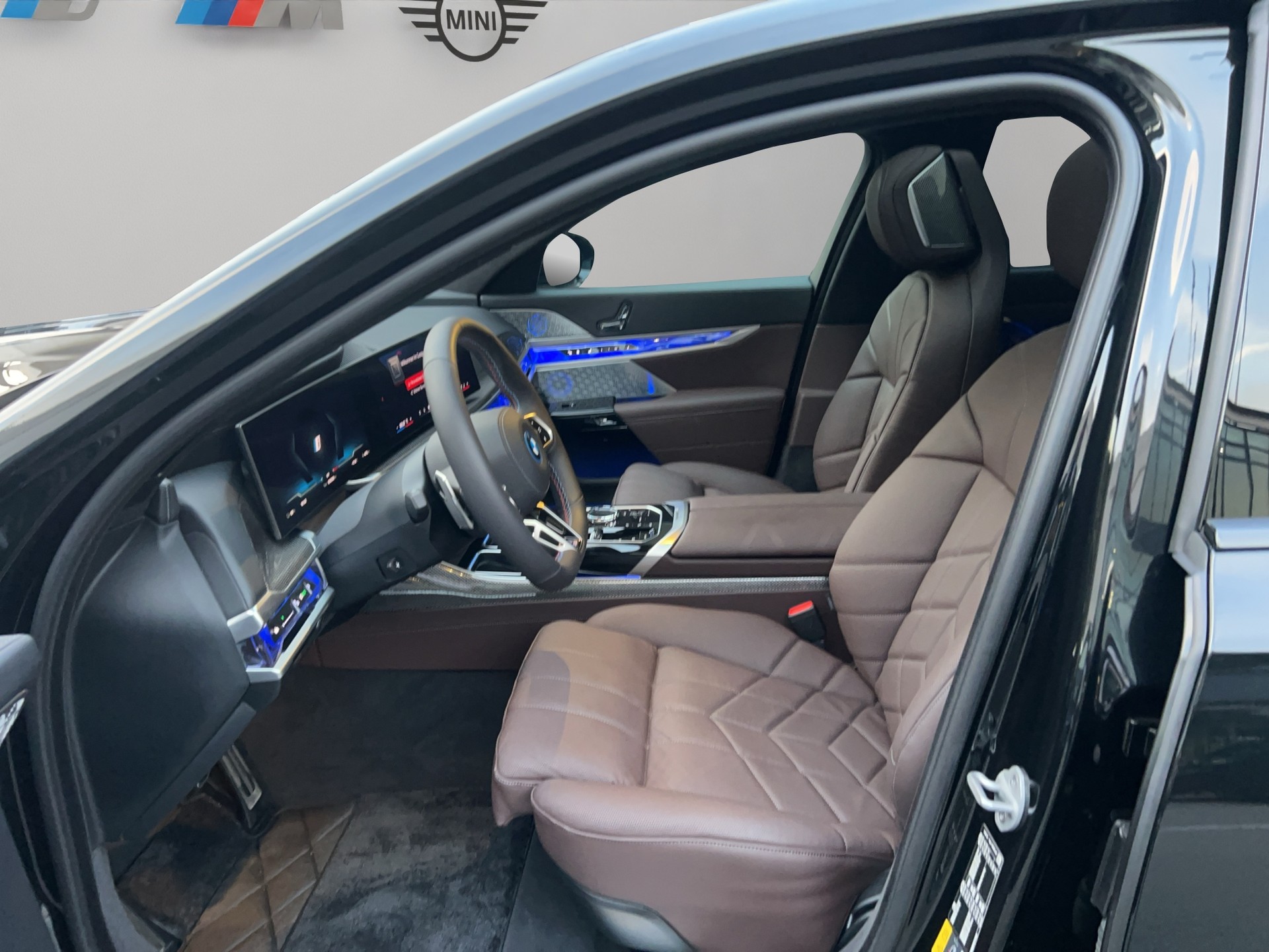 BMW i7 M70 xDrive-image-11