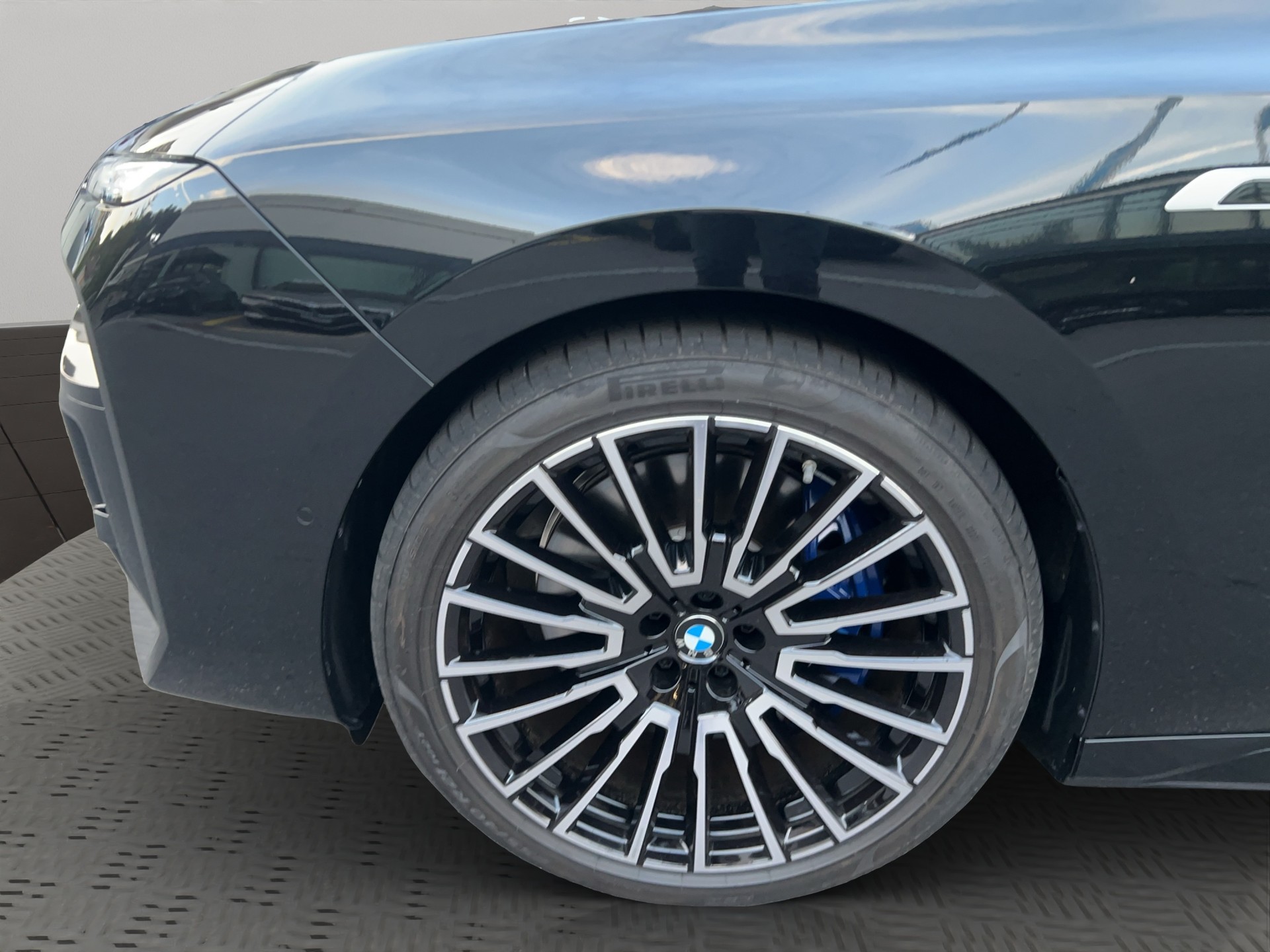 BMW i7 M70 xDrive-image-9