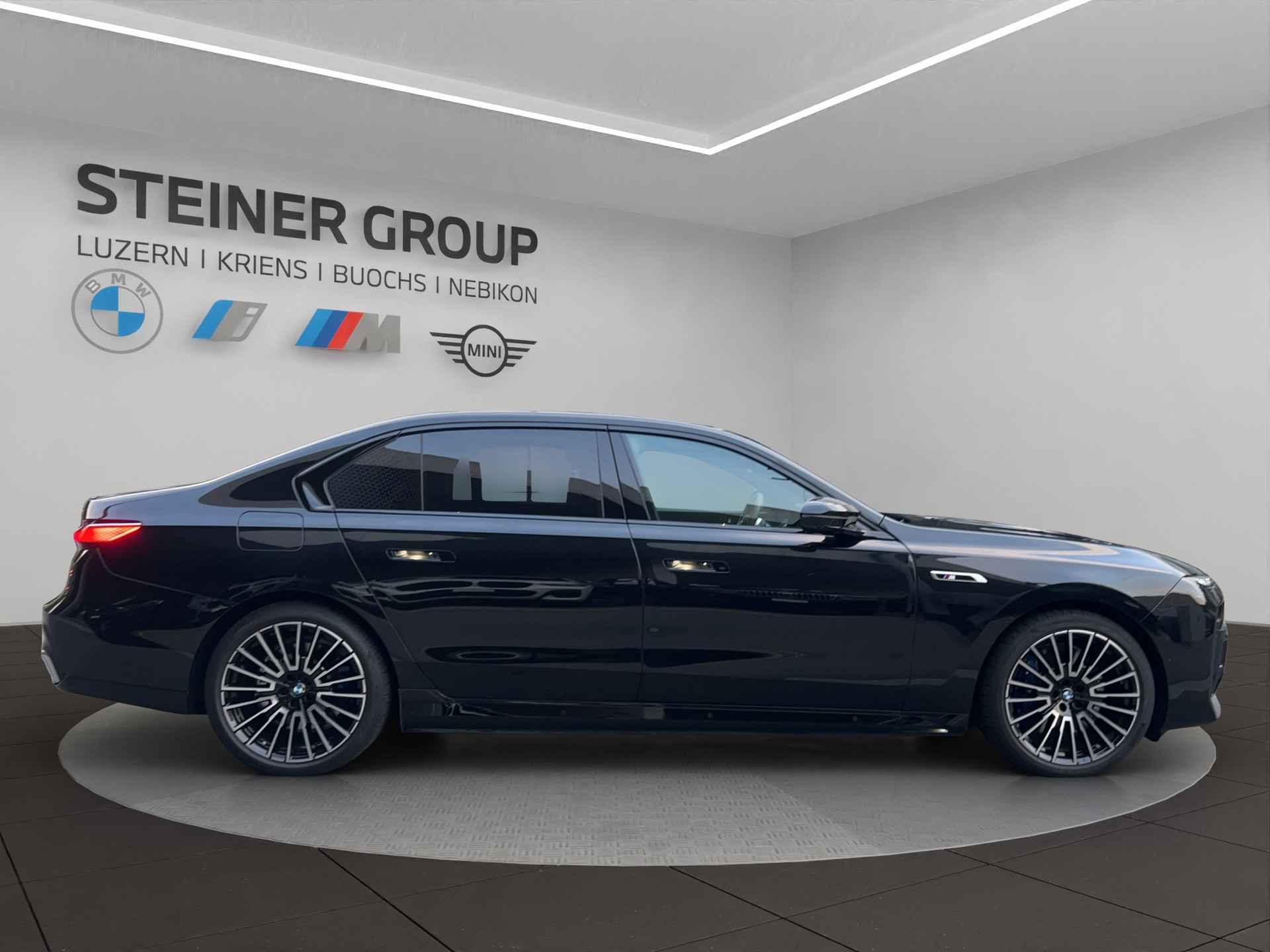 BMW i7 M70 xDrive-image-4