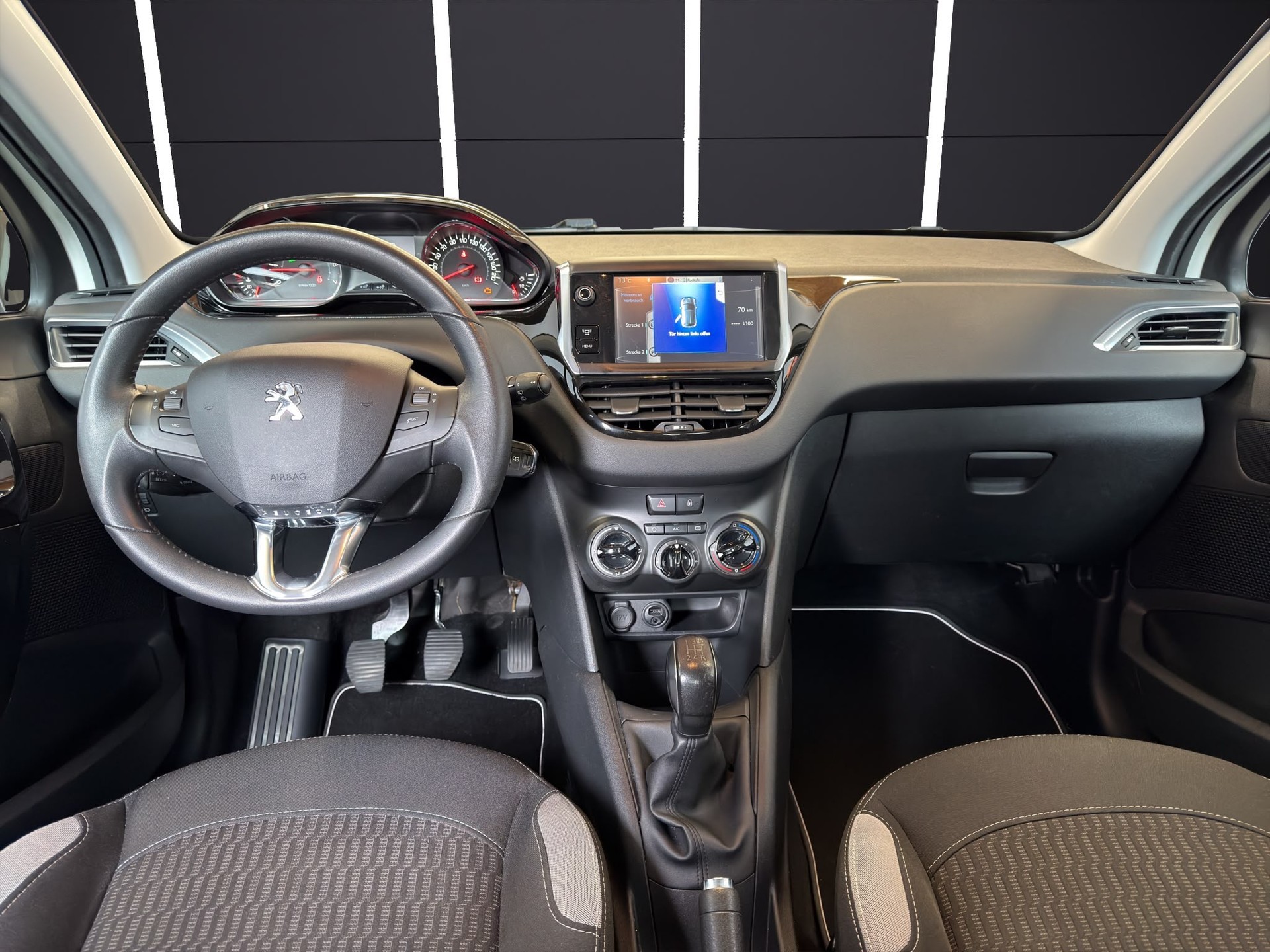 PEUGEOT 208 1.2 VTI Access-image-8