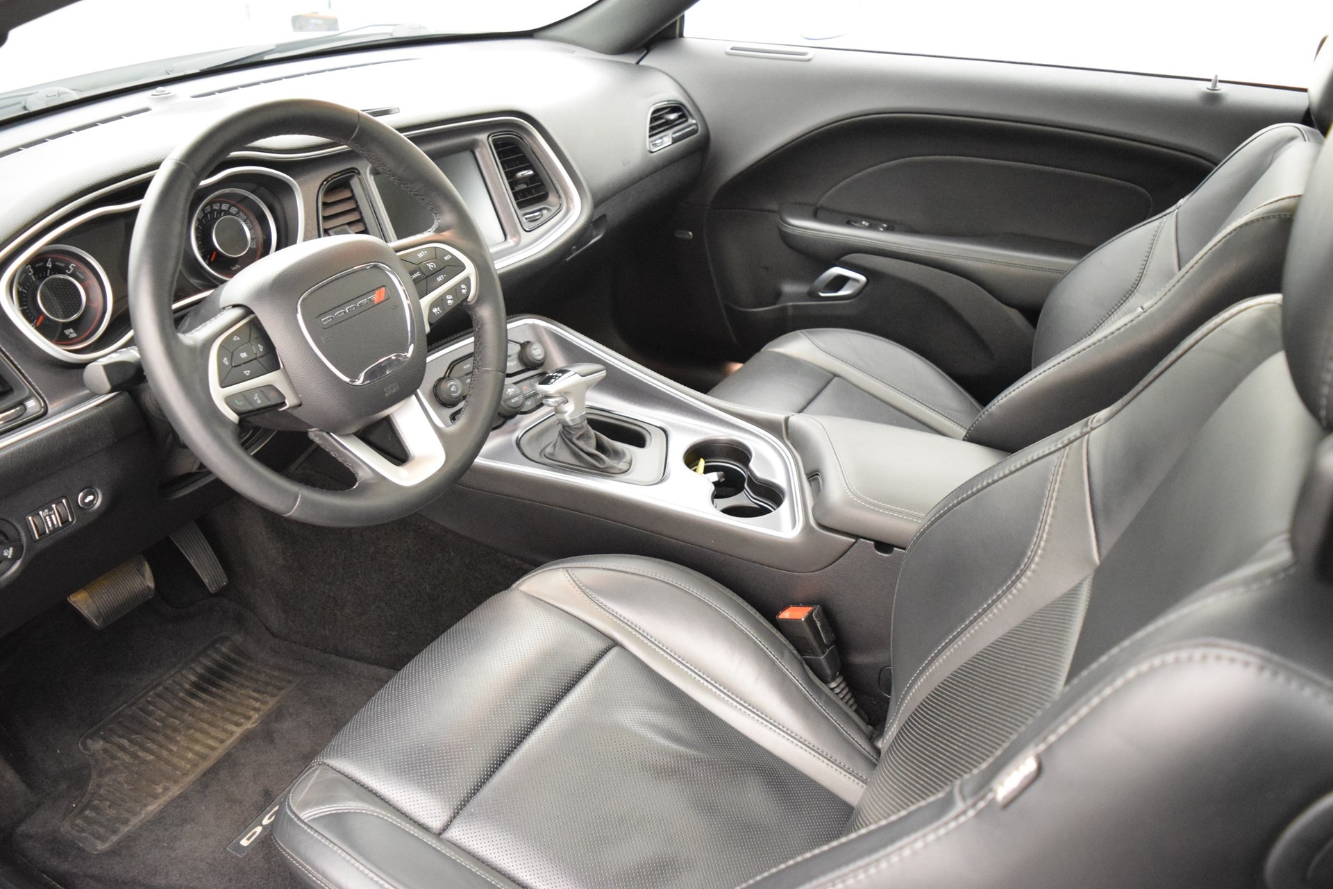 DODGE Challenger R/T 5.7-image-7