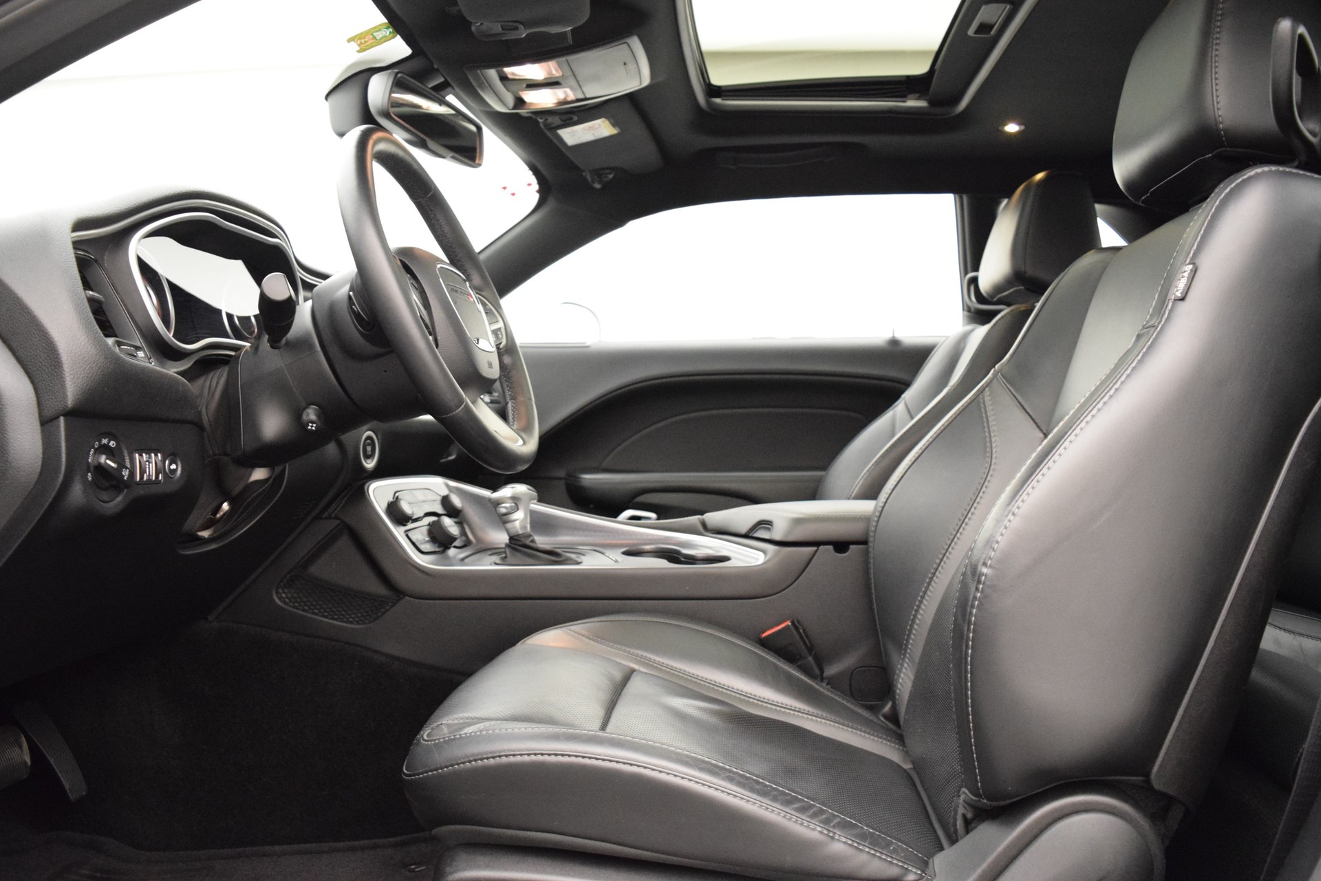 DODGE Challenger R/T 5.7-image-8
