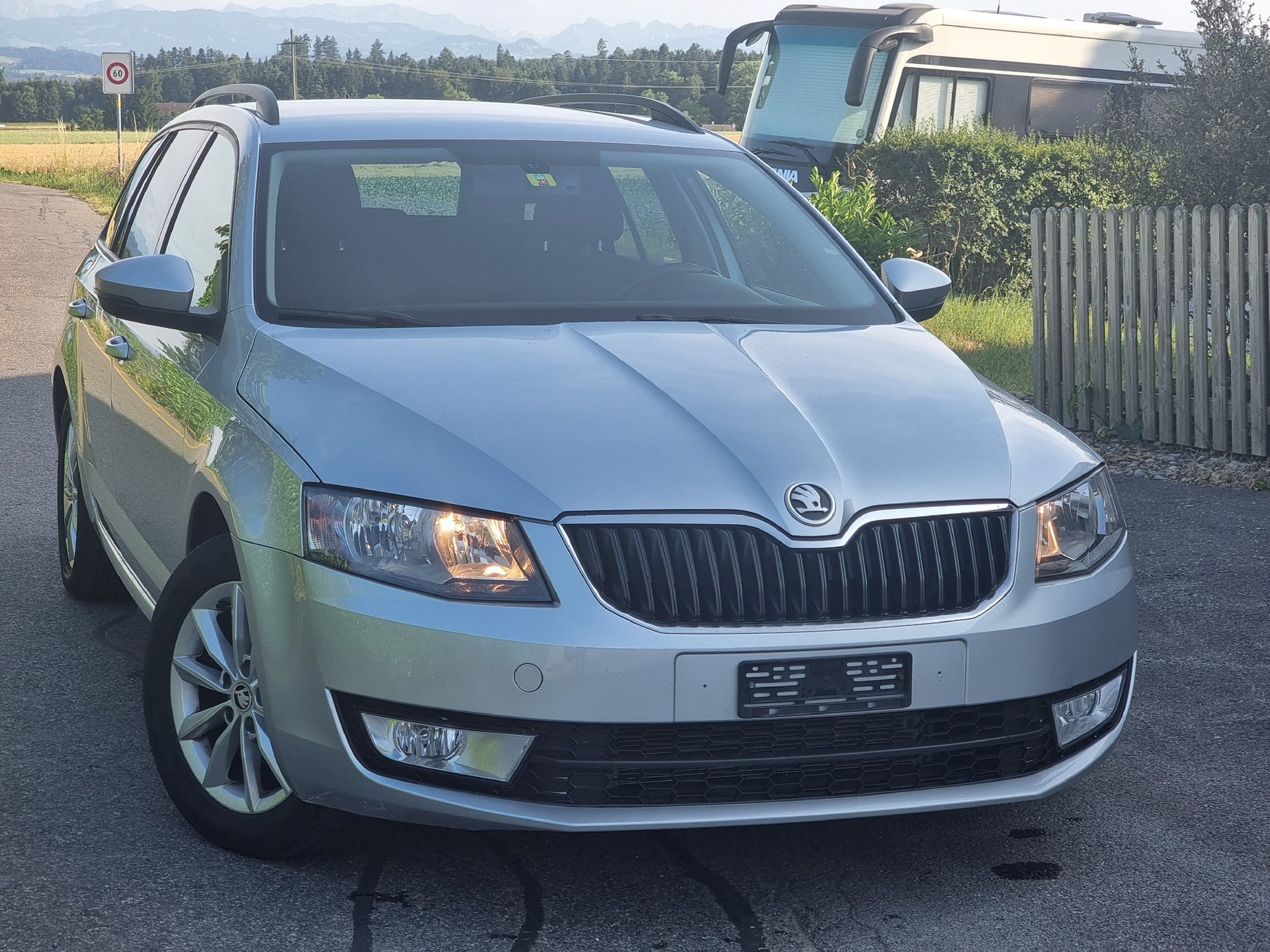 SKODA Octavia Combi 1.6 TDI Ambition 4x4-image-0
