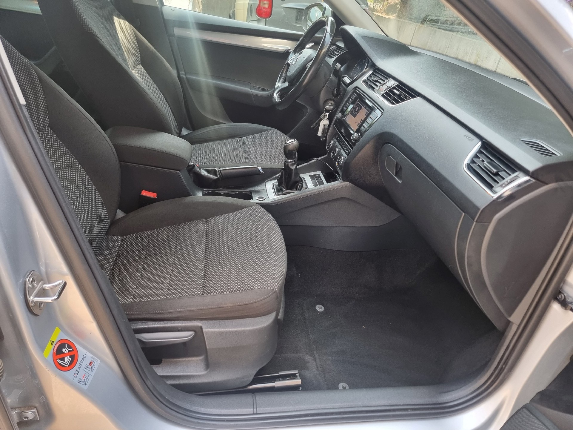 SKODA Octavia Combi 1.6 TDI Ambition 4x4-image-10