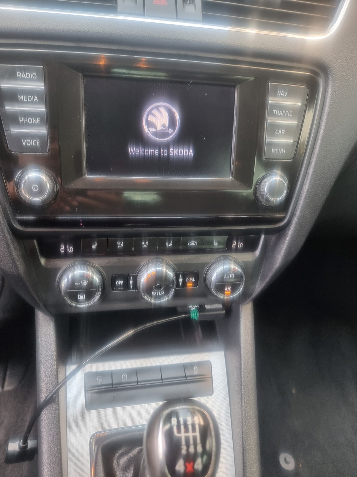 SKODA Octavia Combi 1.6 TDI Ambition 4x4-image-12
