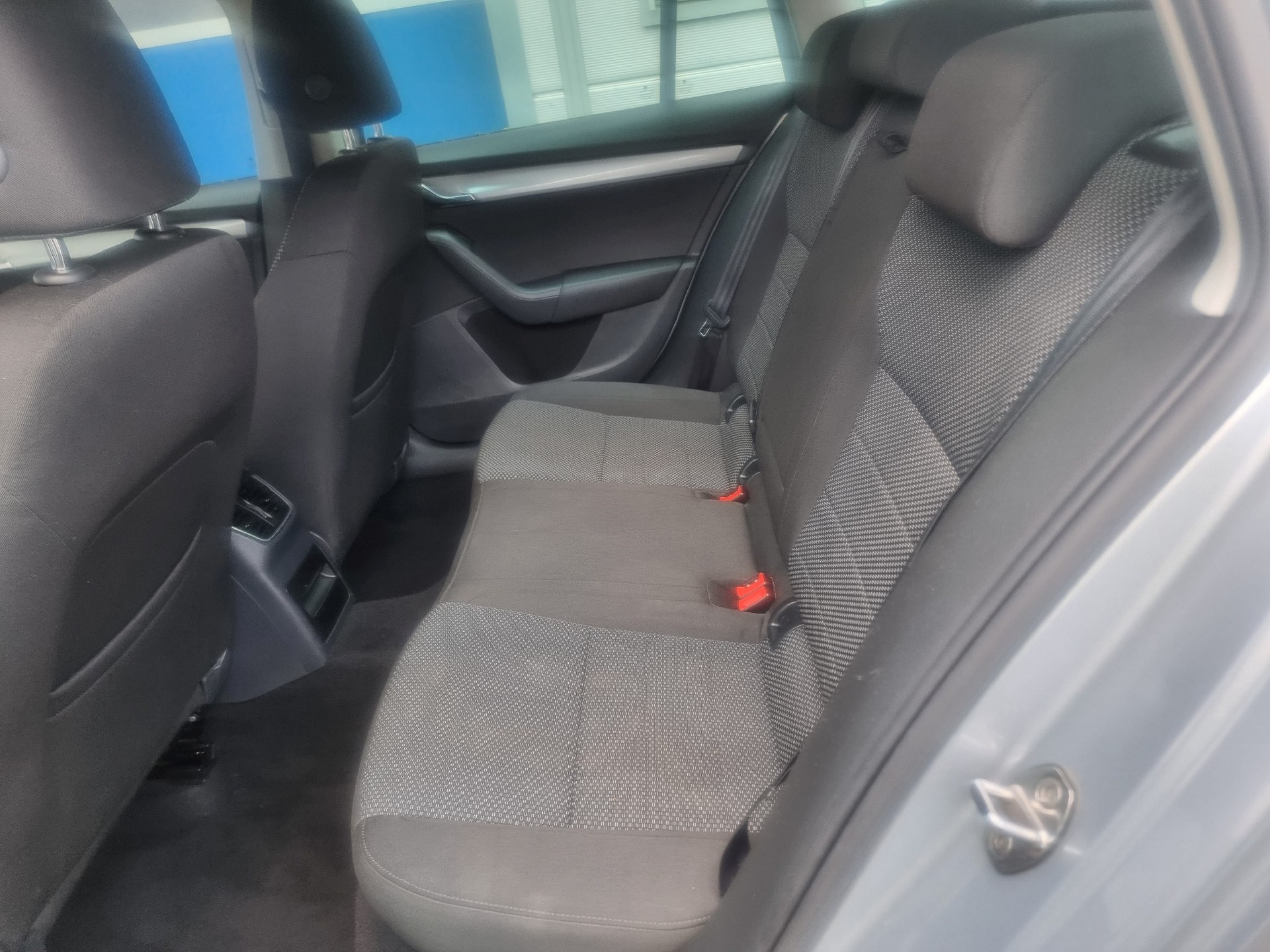 SKODA Octavia Combi 1.6 TDI Ambition 4x4-image-14