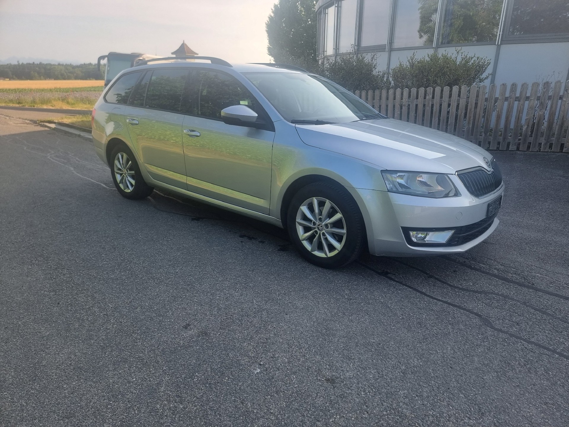 SKODA Octavia Combi 1.6 TDI Ambition 4x4-image-8