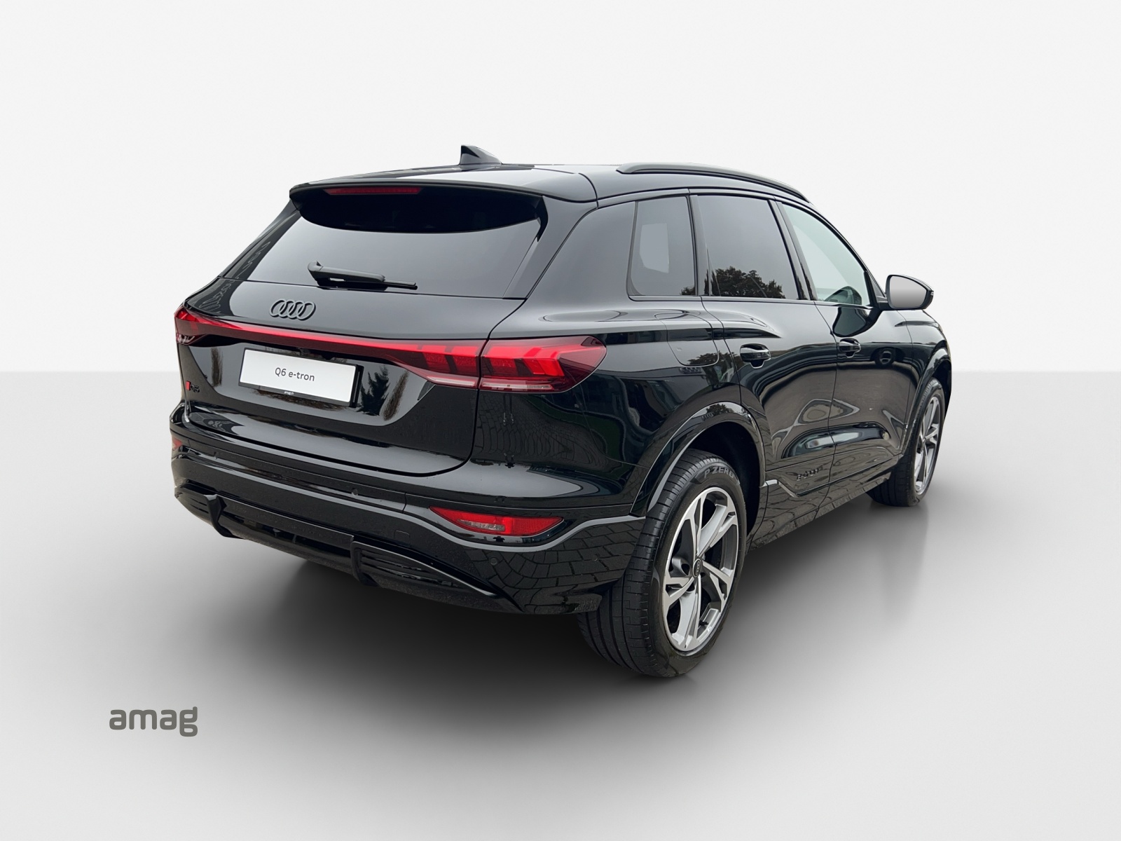 AUDI Q6 e-tron quattro-image-4