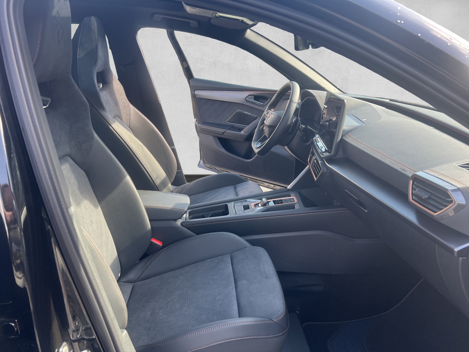 CUPRA LEON 1.5 e-HYBRID pHEV DSG-image-9