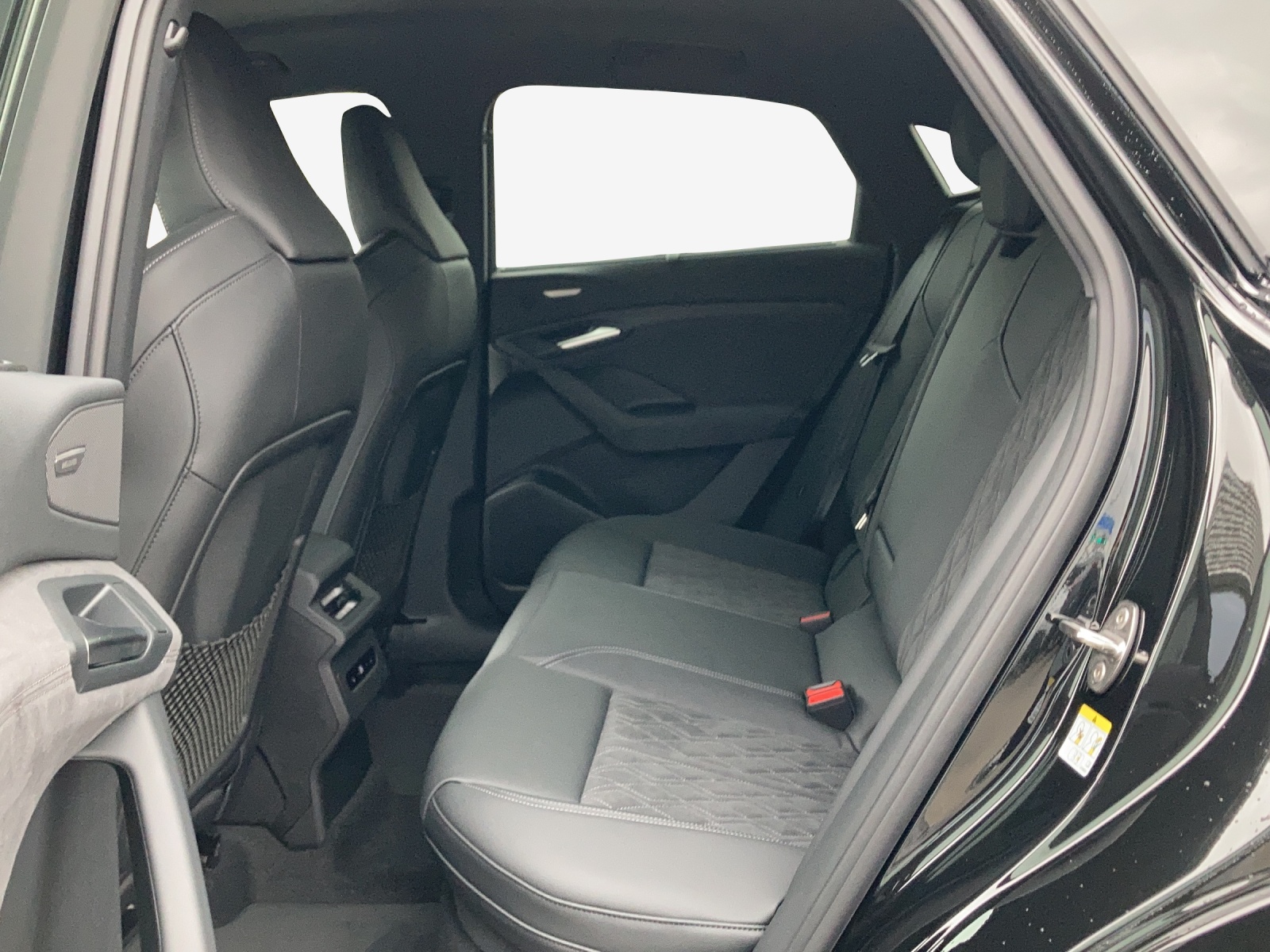AUDI Q6 Sportback e-tron quattro-image-9