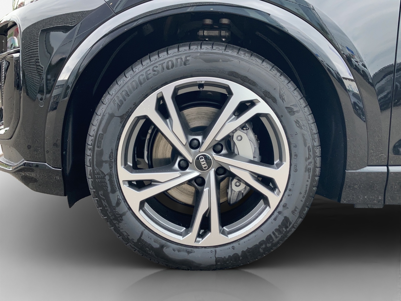 AUDI Q6 Sportback e-tron quattro-image-11