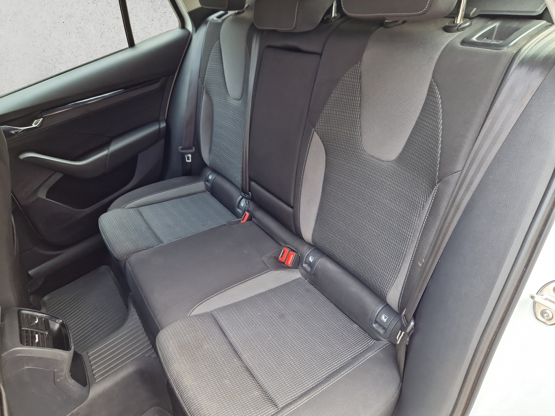 SKODA Octavia Combi 1.5 TSI mHEV Ambition DSG-image-11