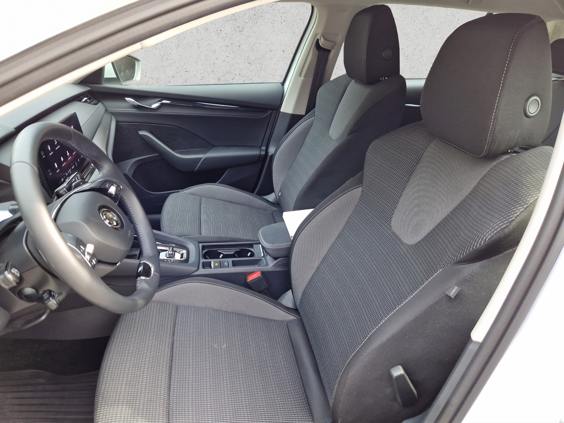 SKODA Octavia Combi 1.5 TSI mHEV Ambition DSG-image-8