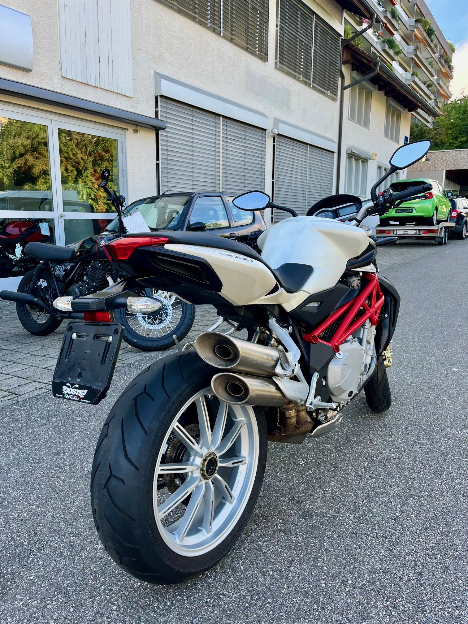 MV AGUSTA B4 Brutale 1090 ABS-showroom-element-3