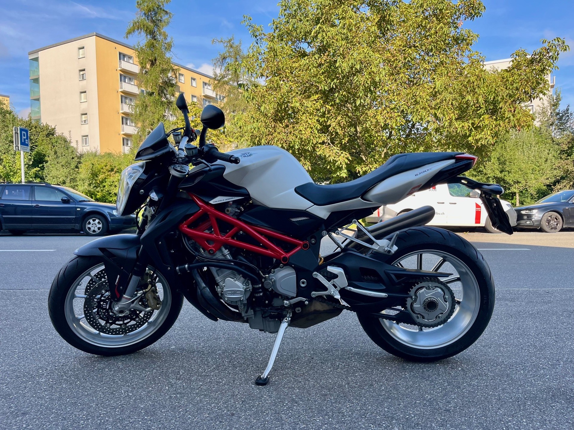 MV AGUSTA B4 Brutale 1090 ABS-showroom-element-1