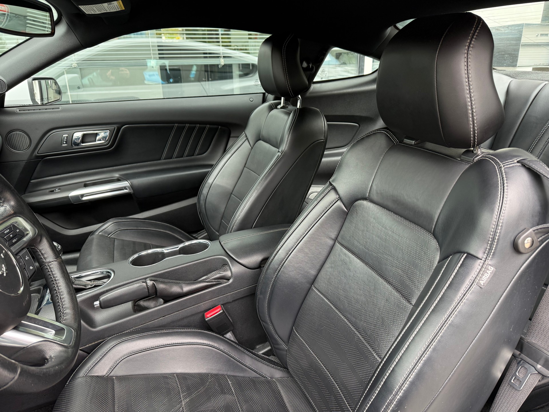FORD Mustang Fastback 5.0 V8 GT Automat-image-9
