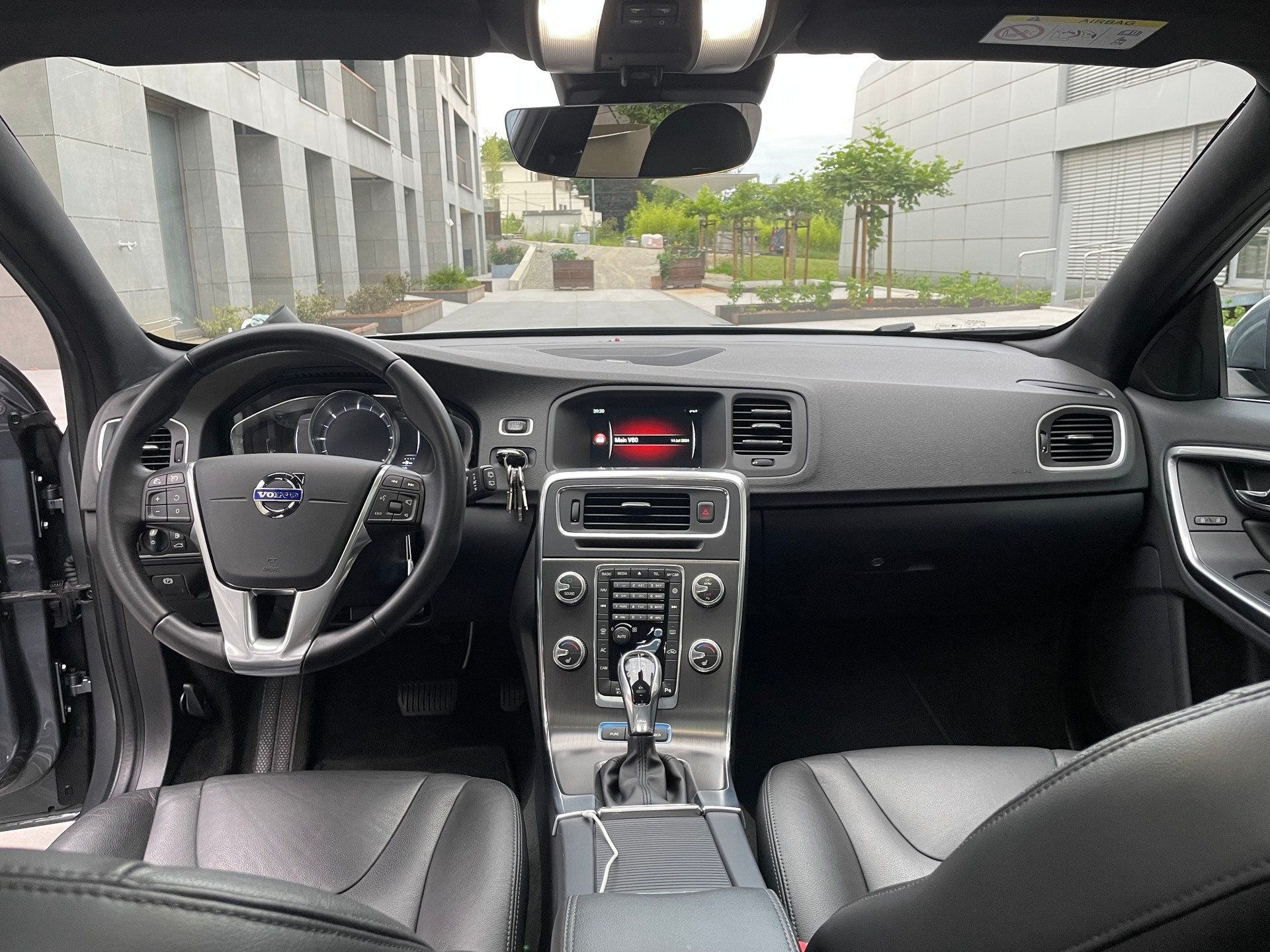 VOLVO 2.4 D6 Summum Pl.Hyb.-image-8