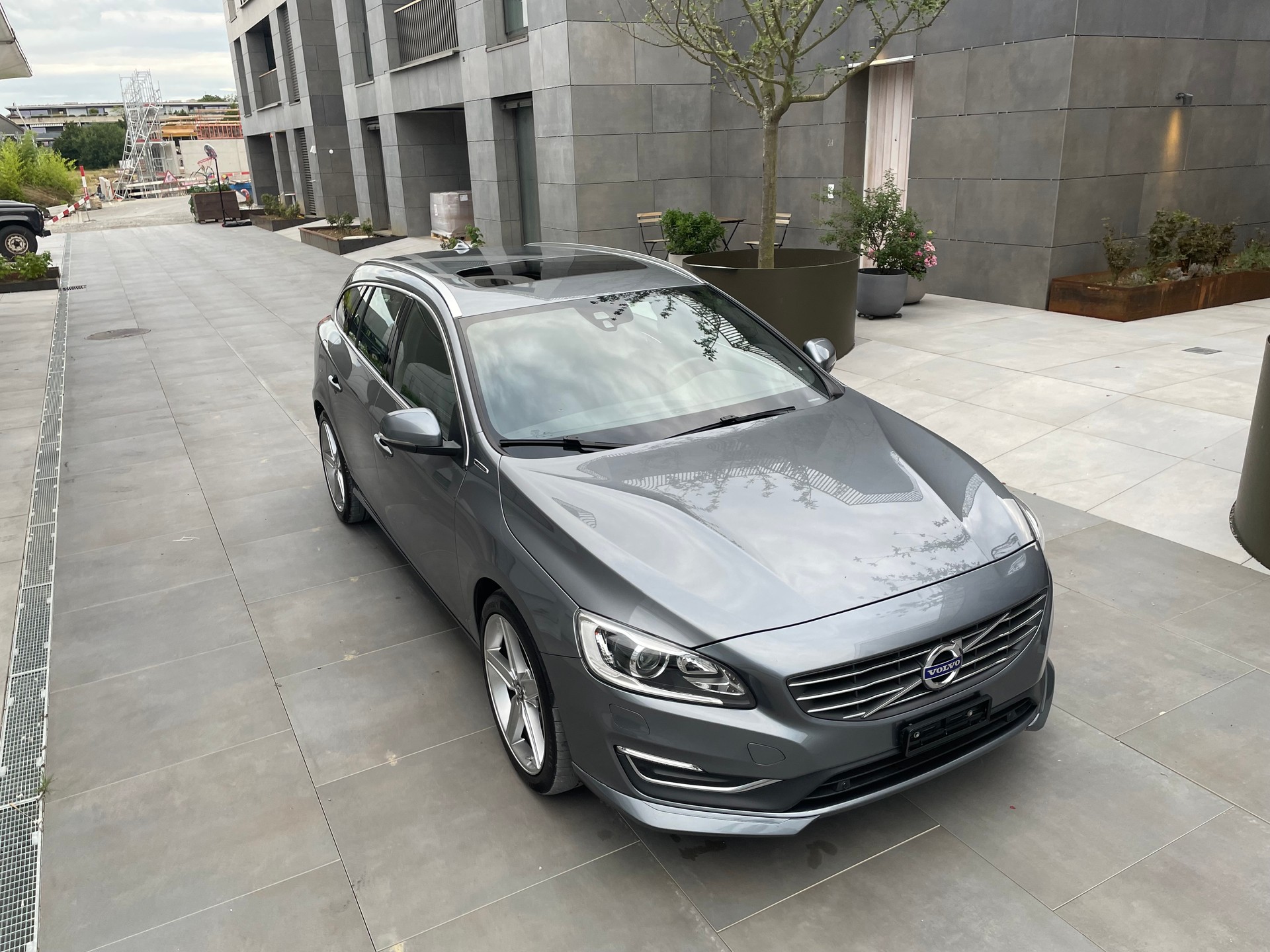 VOLVO 2.4 D6 Summum Pl.Hyb.-image-0