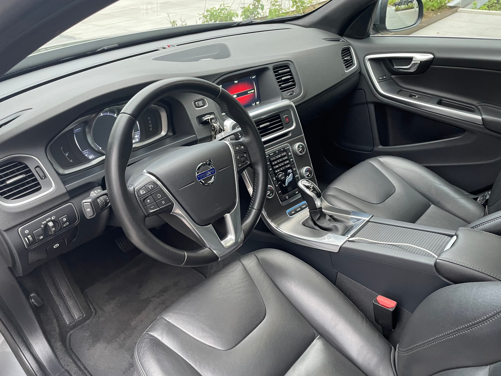 VOLVO 2.4 D6 Summum Pl.Hyb.-image-11