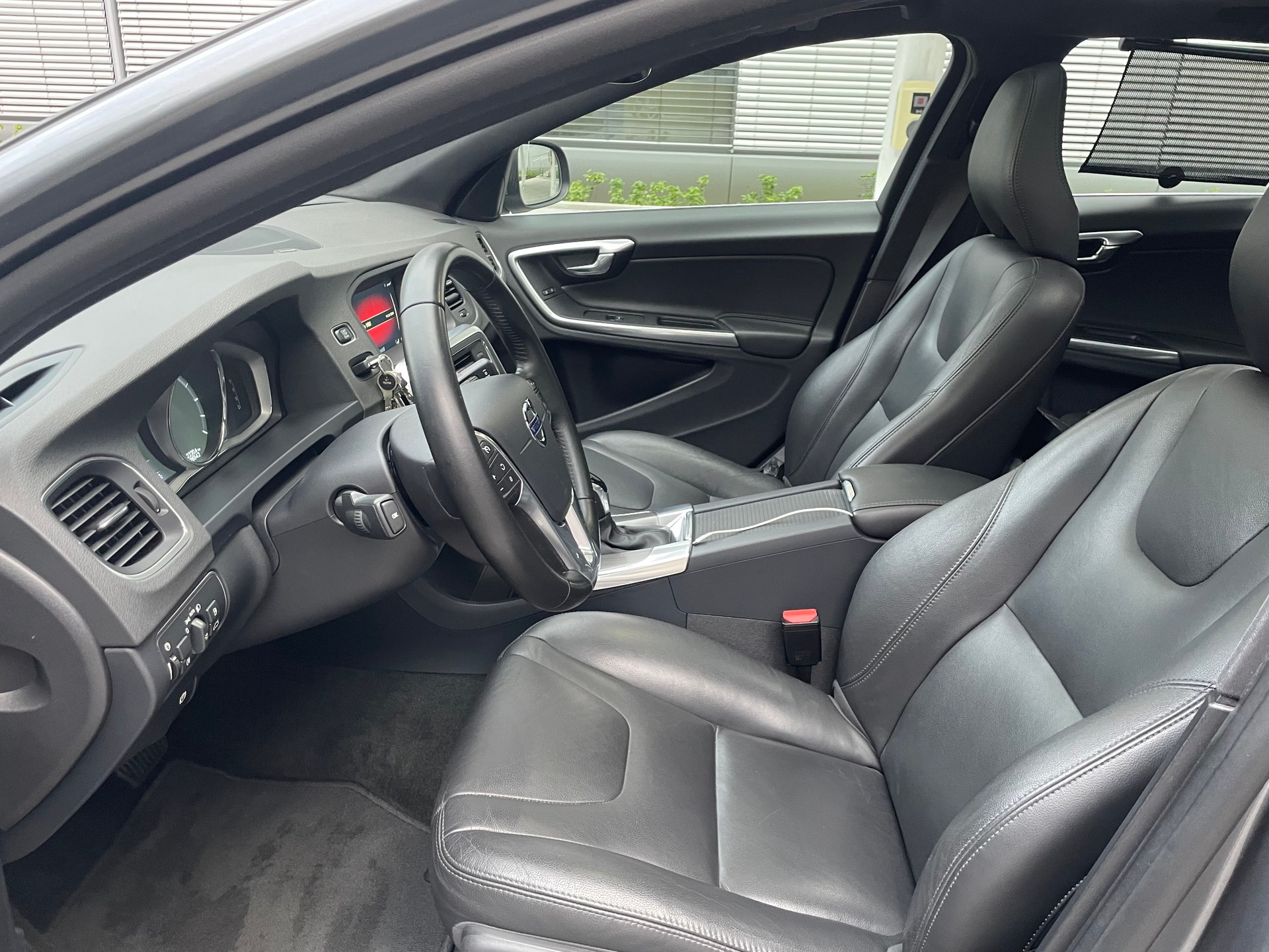 VOLVO 2.4 D6 Summum Pl.Hyb.-image-10