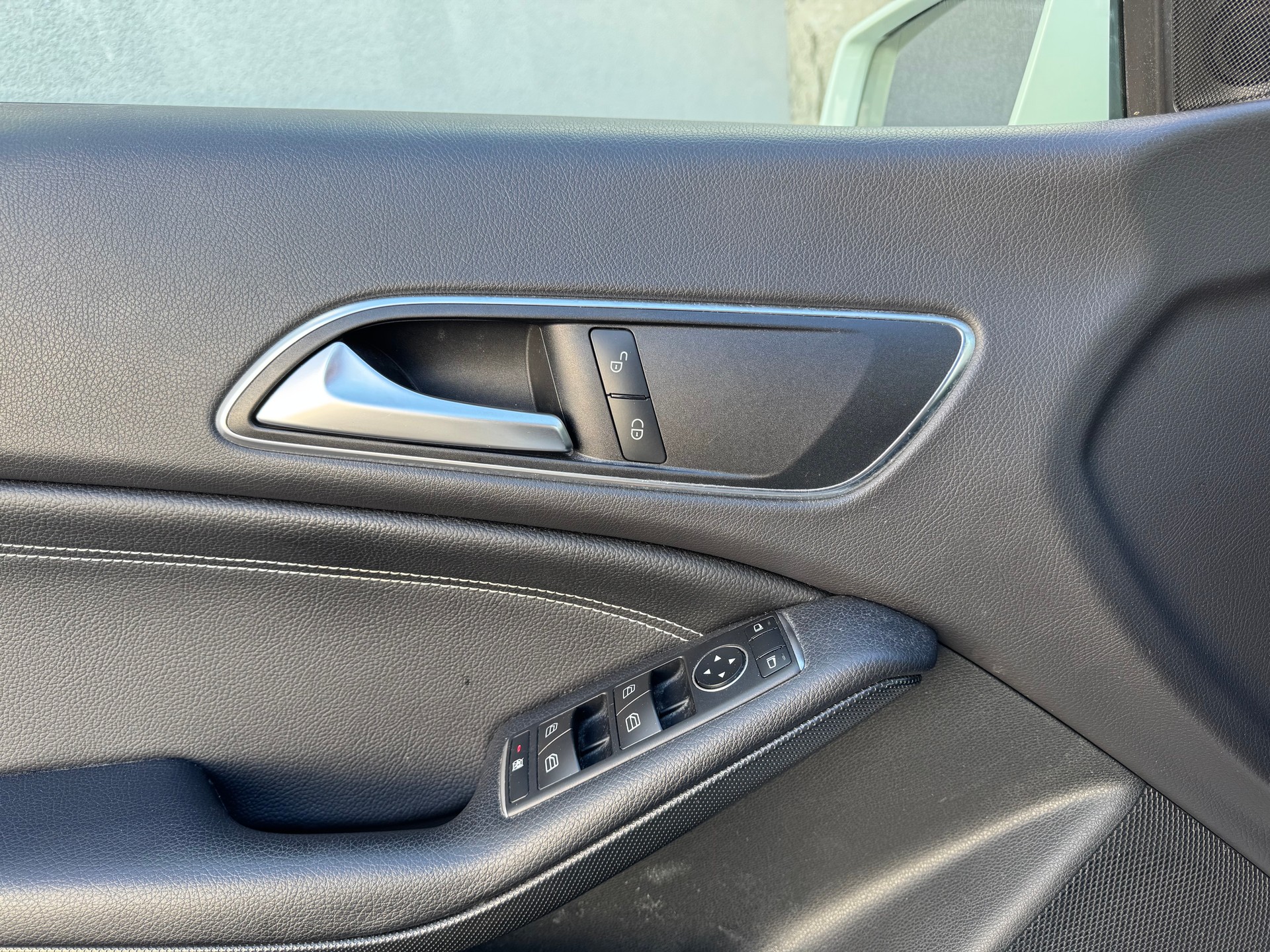 MERCEDES-BENZ CLA Shooting Br. 200 d Swiss Star Urban 4M 7G-DCT-image-26