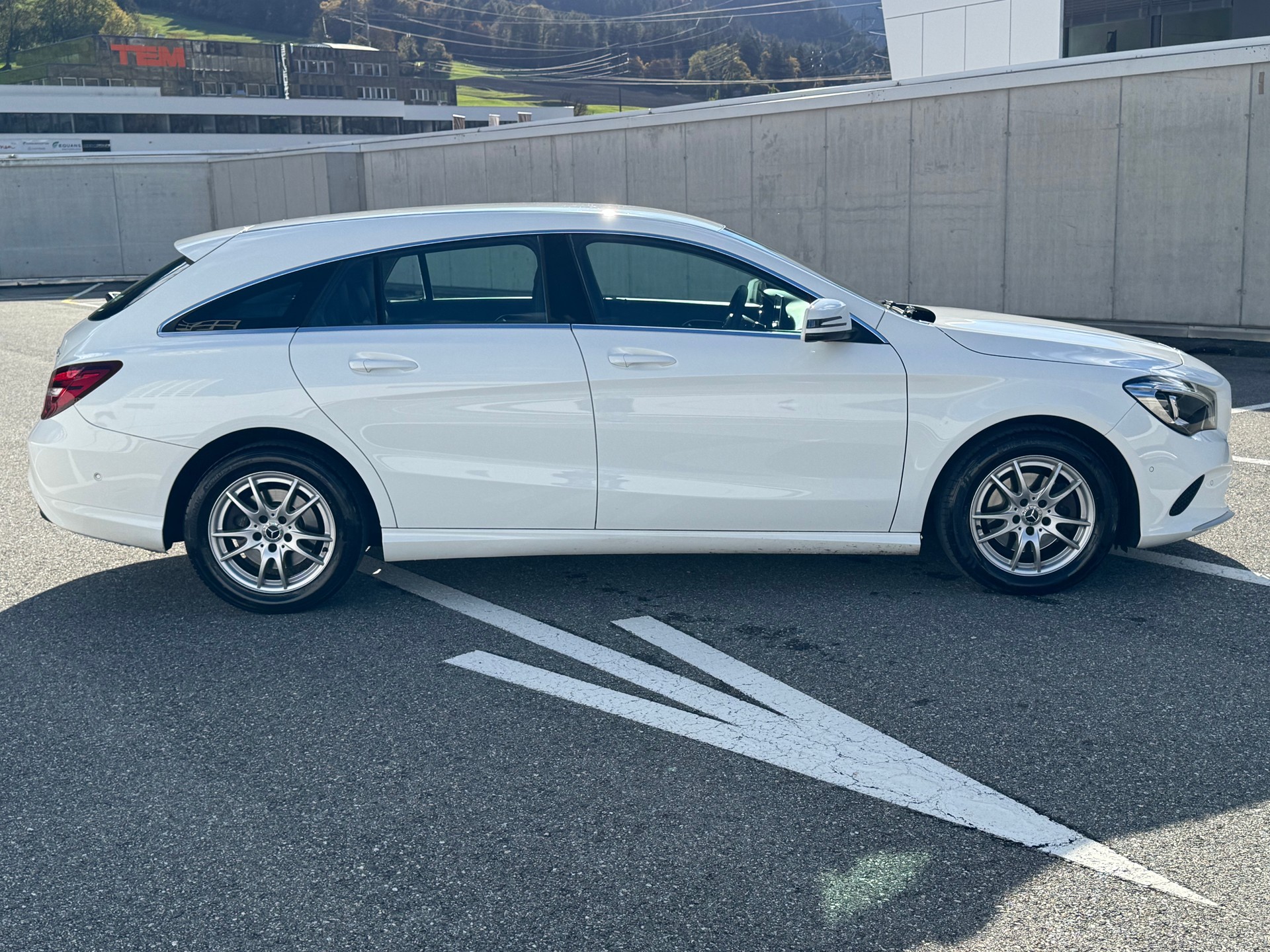 MERCEDES-BENZ CLA Shooting Br. 200 d Swiss Star Urban 4M 7G-DCT-image-6