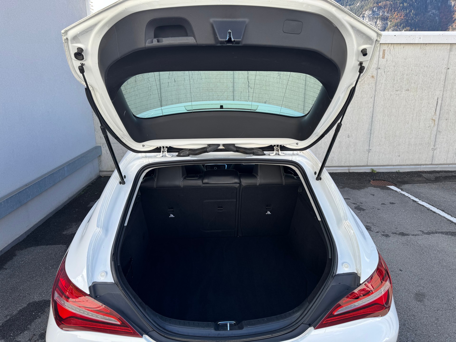 MERCEDES-BENZ CLA Shooting Br. 200 d Swiss Star Urban 4M 7G-DCT-image-14
