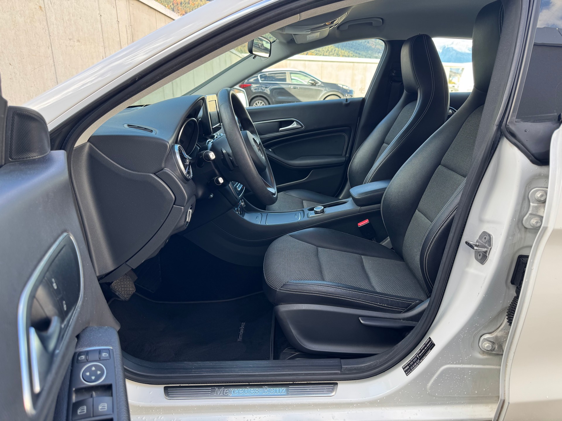 MERCEDES-BENZ CLA Shooting Br. 200 d Swiss Star Urban 4M 7G-DCT-image-12