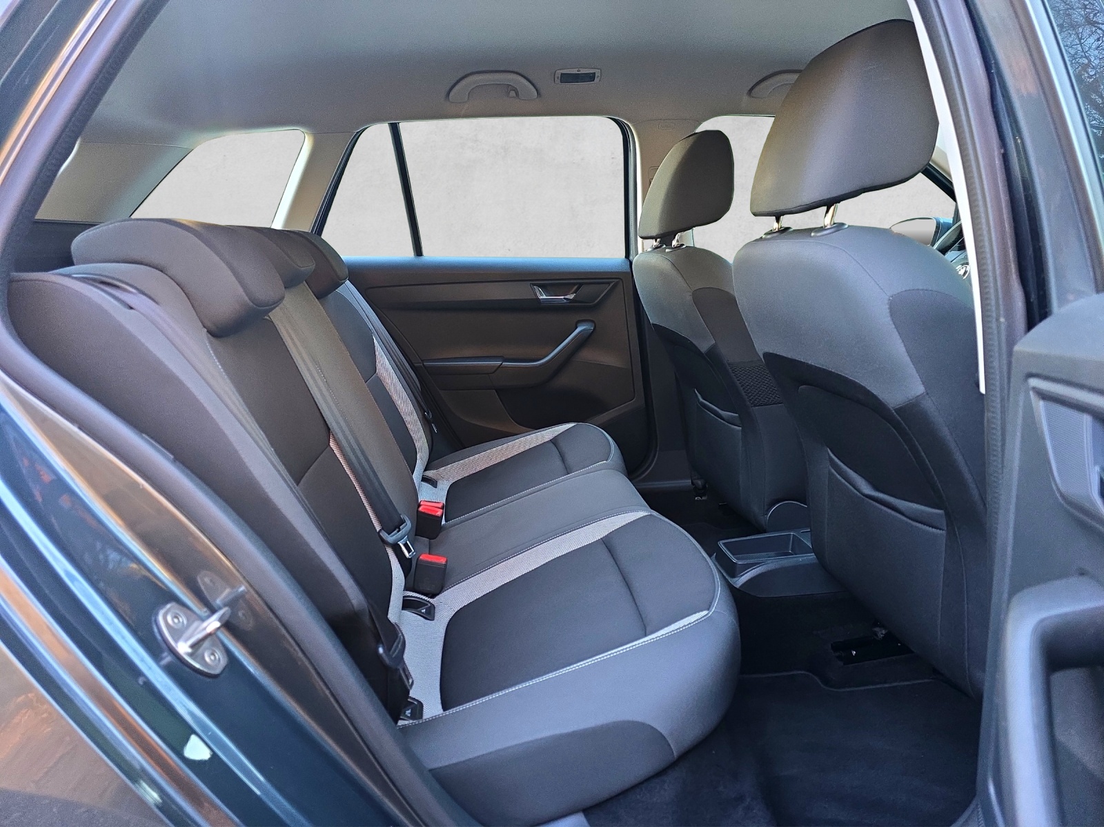 SKODA Fabia 1.0 TSI Swiss Line 25-image-10