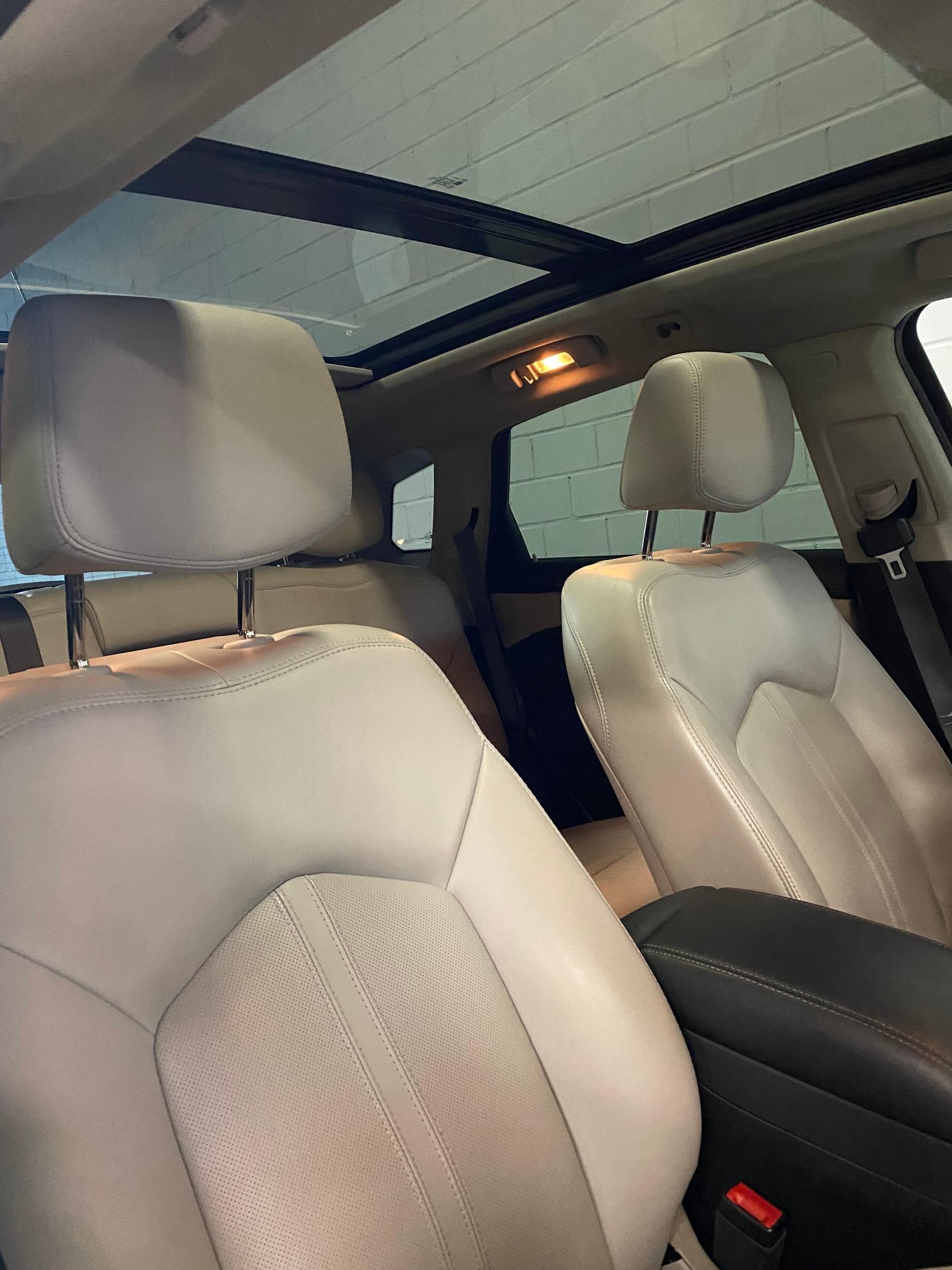 CADILLAC SRX 3.6 V6 Premium 4WD Automatic-image-9