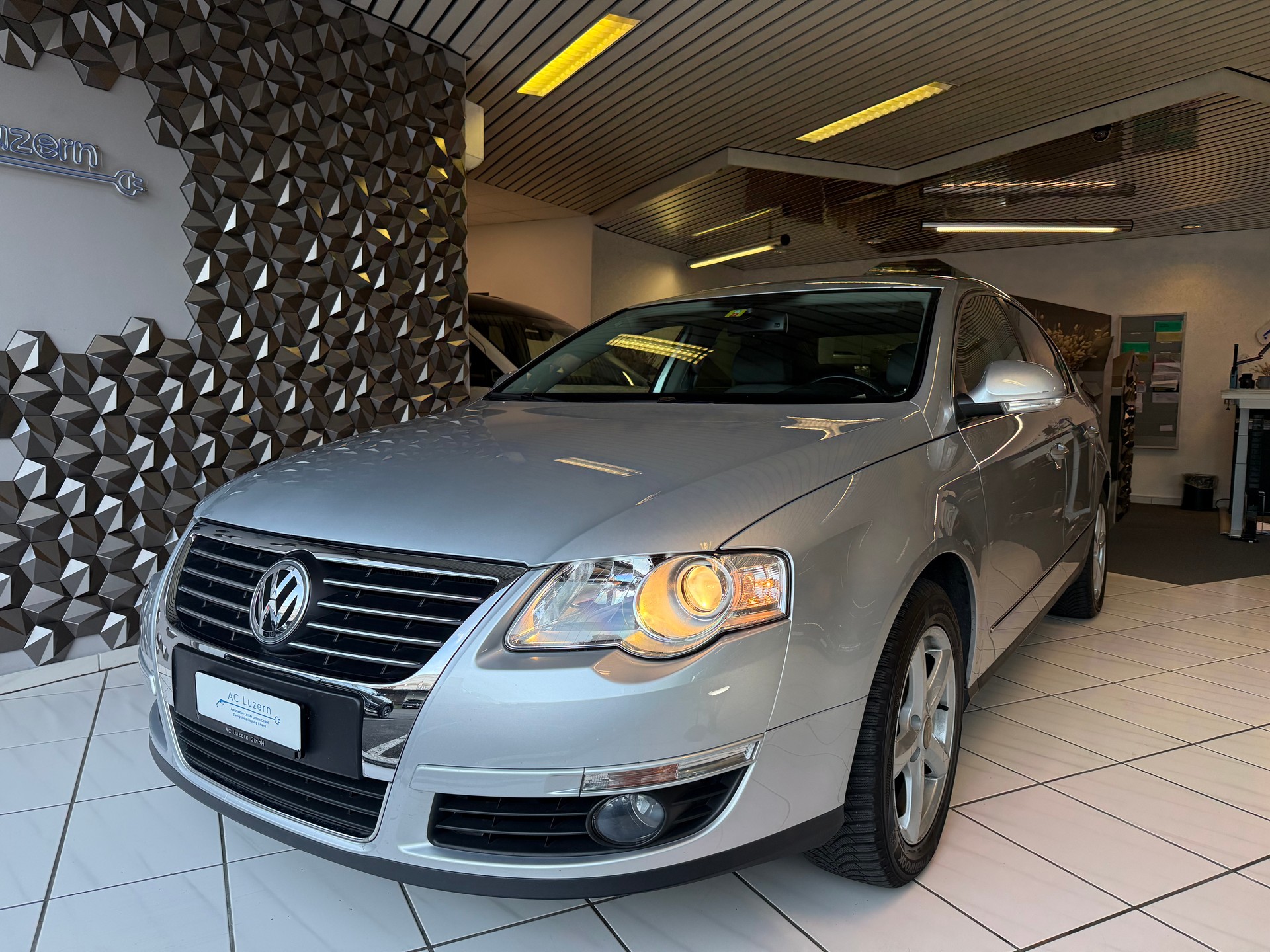 VW Passat 2.0 FSI Highline-image-0