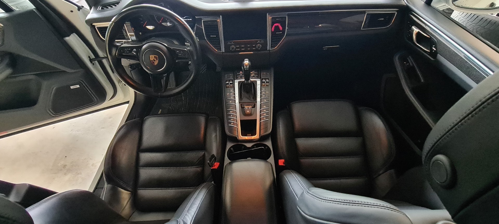PORSCHE Macan Turbo Performance PDK-image-10