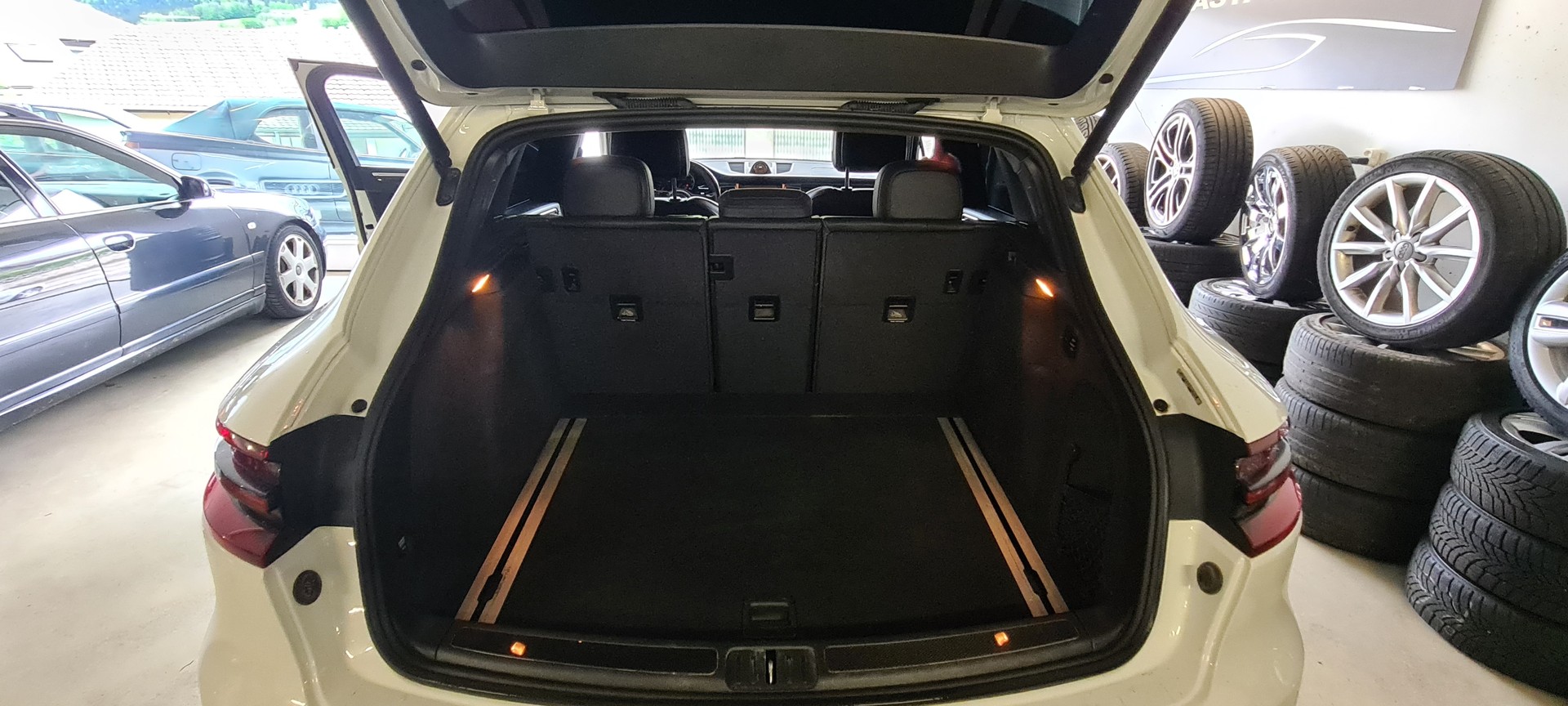 PORSCHE Macan Turbo Performance PDK-image-13