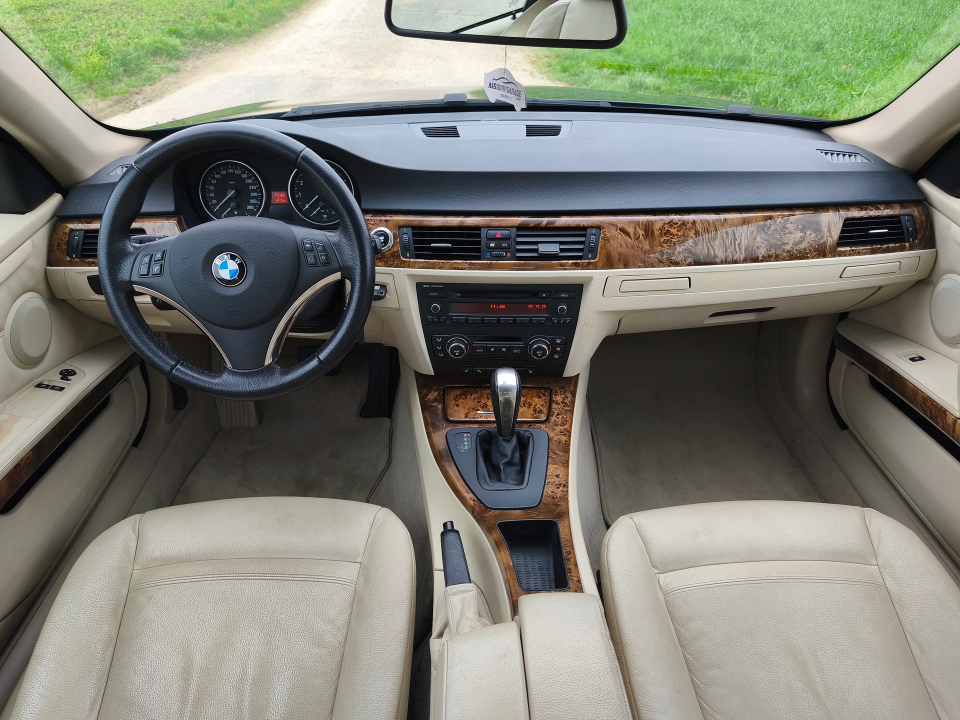 BMW 330i xDrive Coupé-image-9
