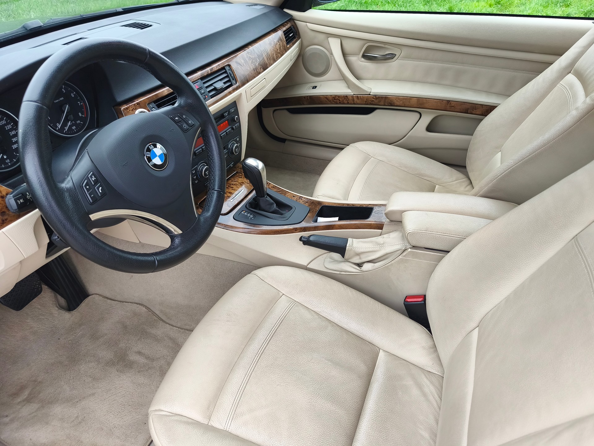 BMW 330i xDrive Coupé-image-8