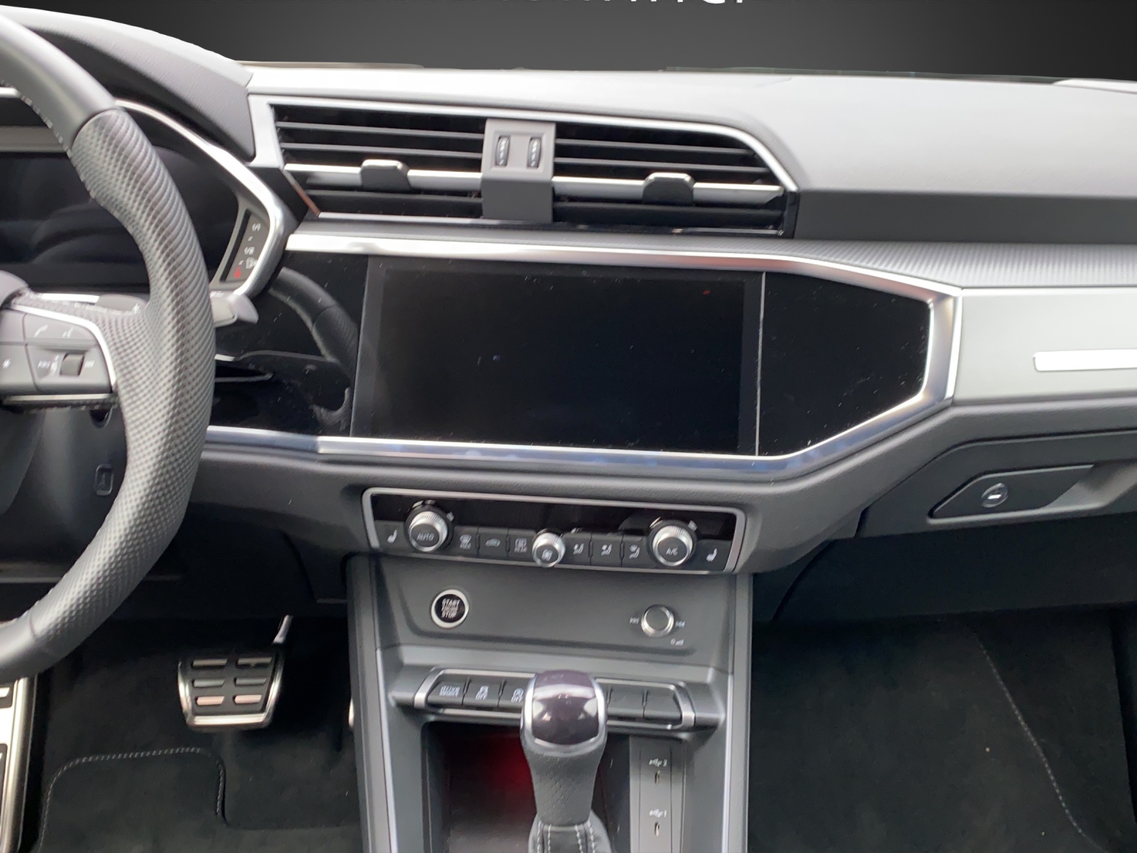 AUDI Q3 45 TFSI S line quattro S-tronic-image-11