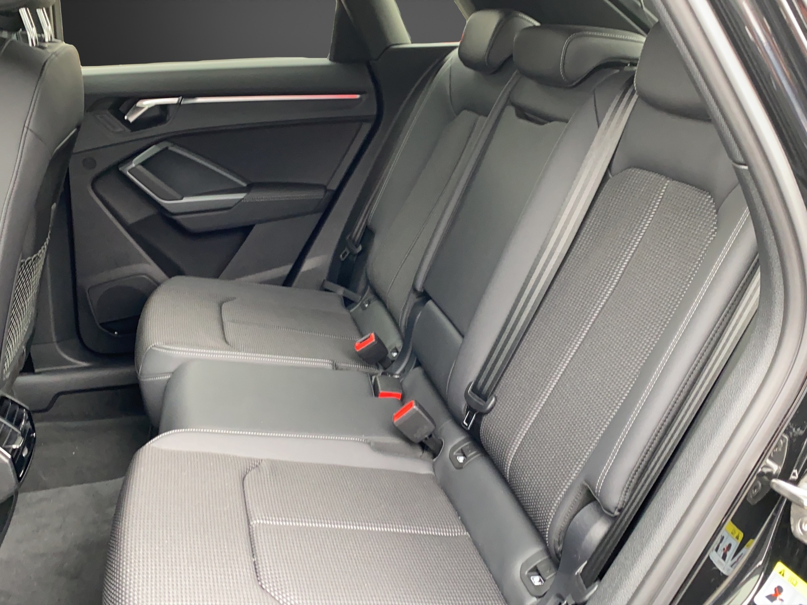 AUDI Q3 45 TFSI S line quattro S-tronic-image-8