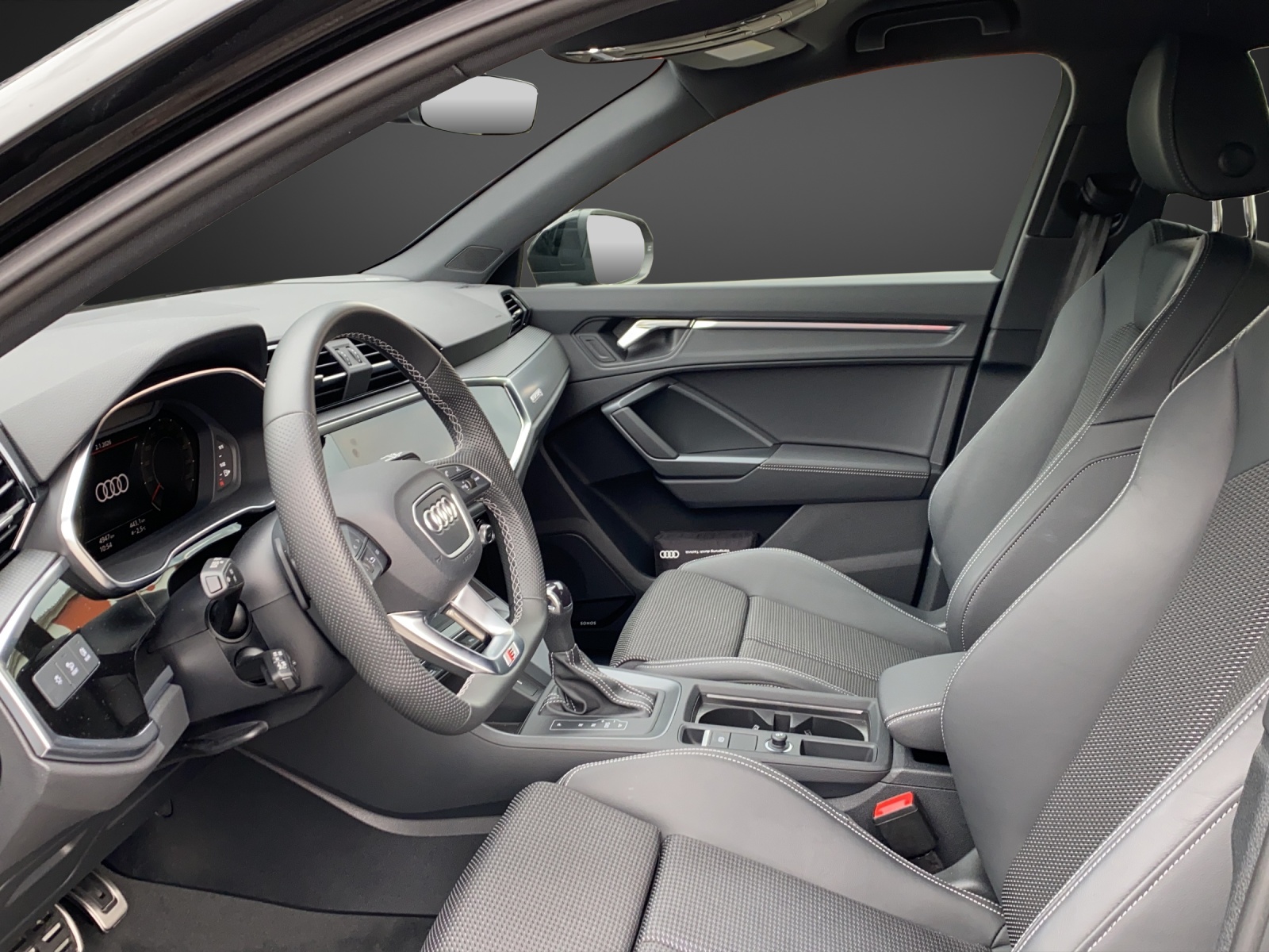 AUDI Q3 45 TFSI S line quattro S-tronic-image-7