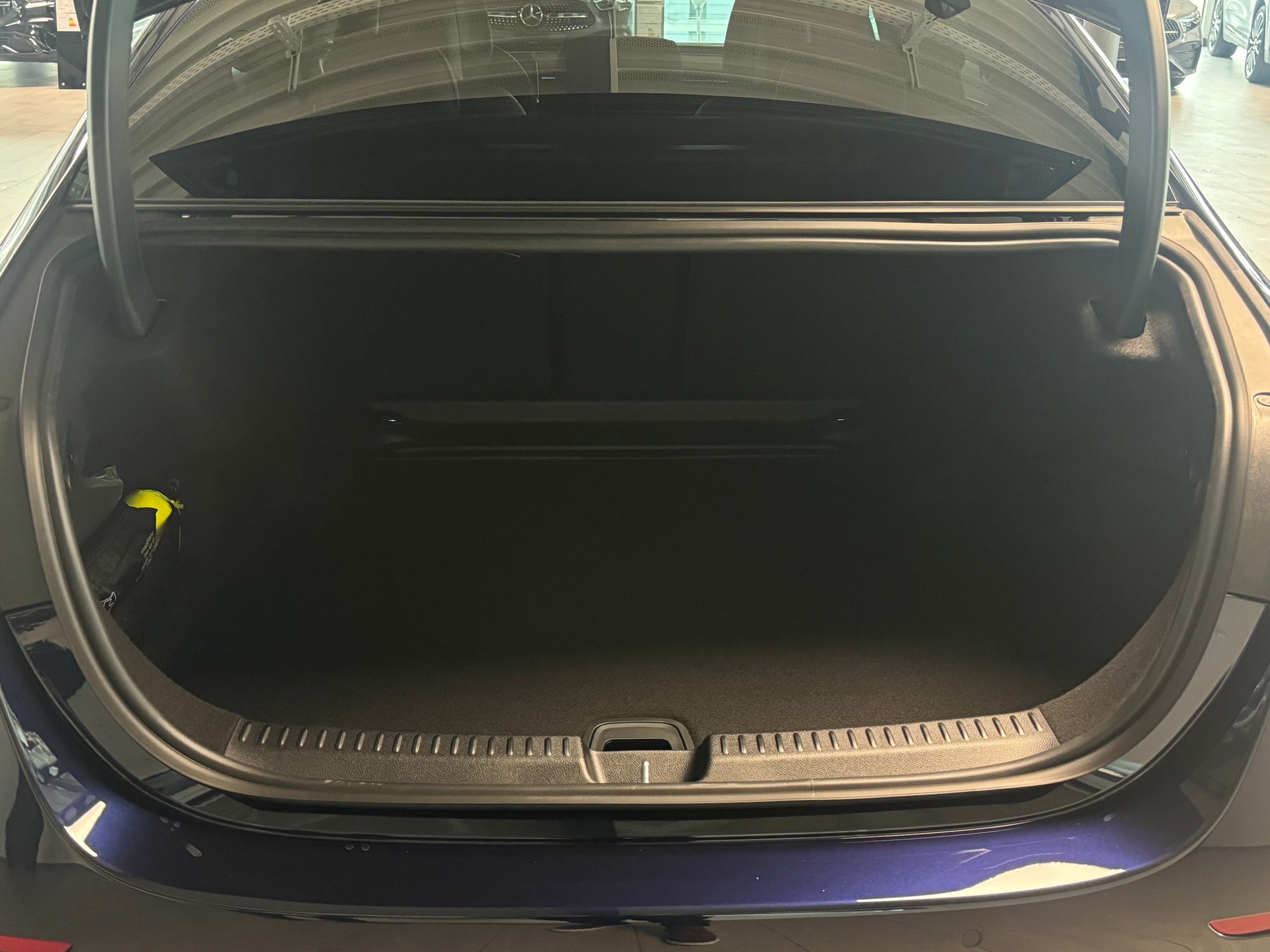 MERCEDES-BENZ E 220 d 4Matic 9G-Tronic-image-6