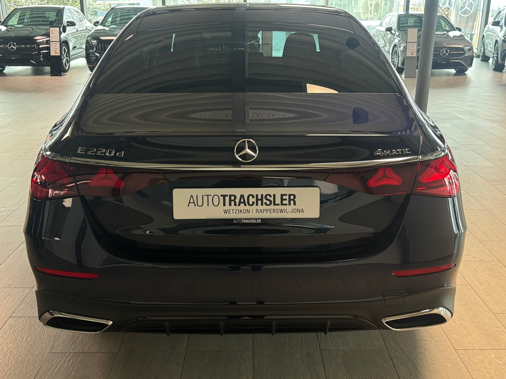 MERCEDES-BENZ E 220 d 4Matic 9G-Tronic-image-5