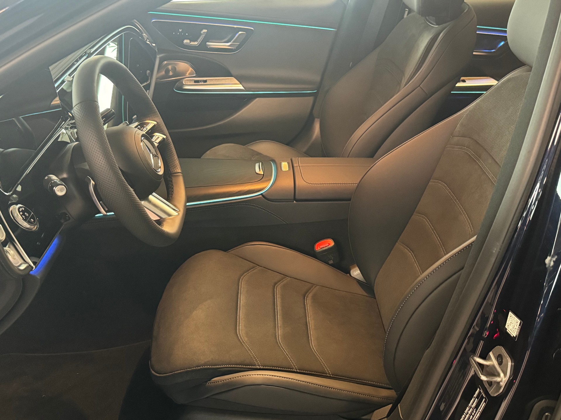 MERCEDES-BENZ E 220 d 4Matic 9G-Tronic-image-13
