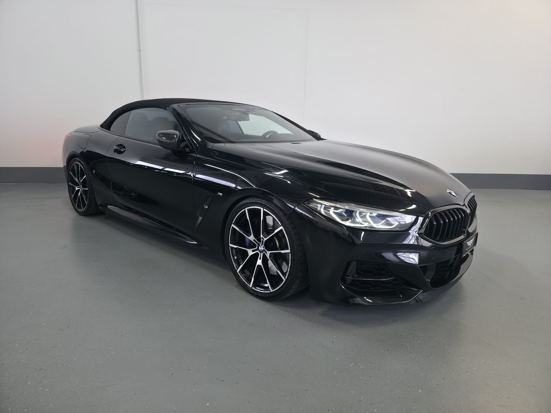 BMW M850i xDrive Steptronic-image-16