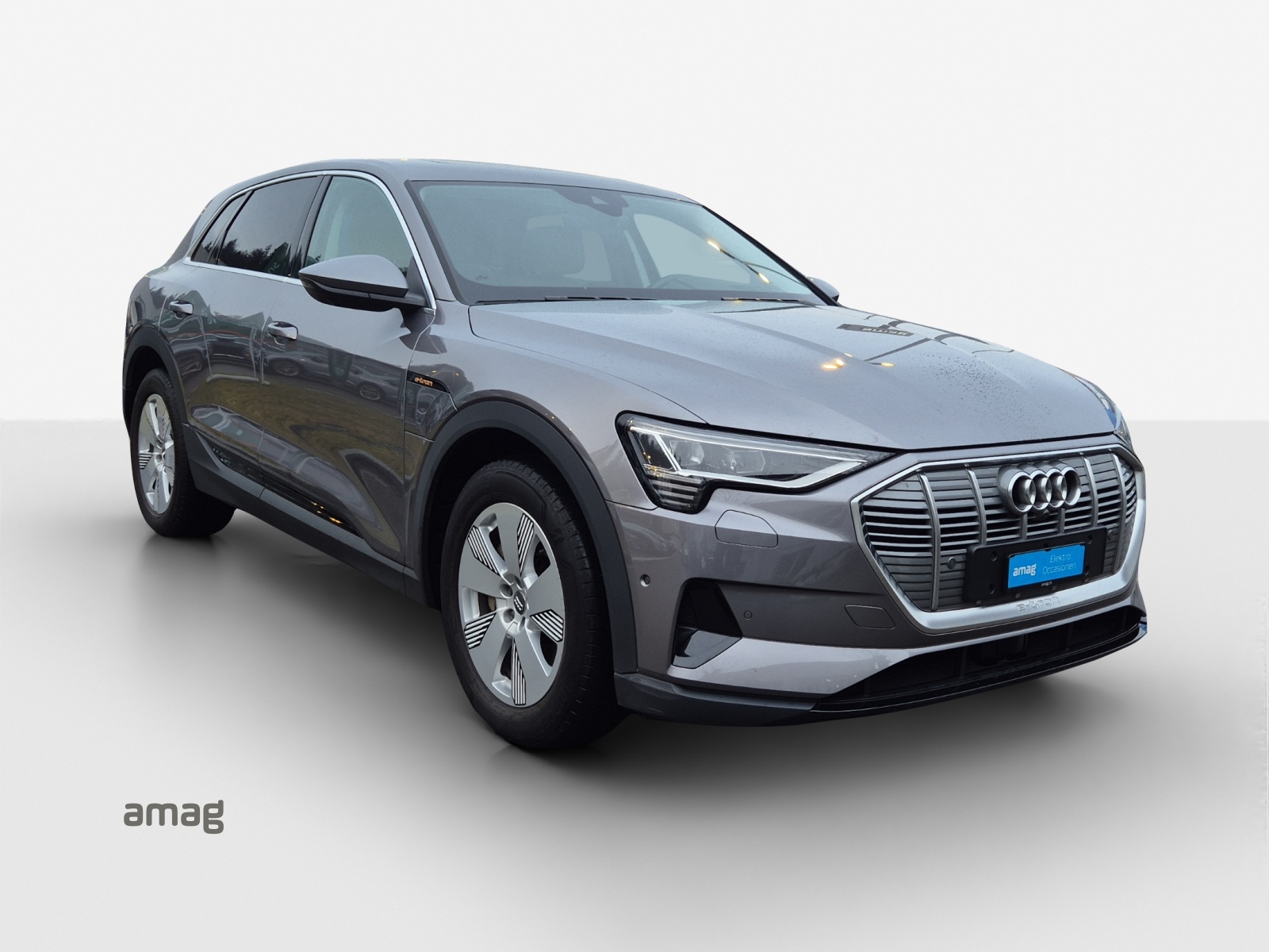 AUDI e-tron 55 quattro-image-6