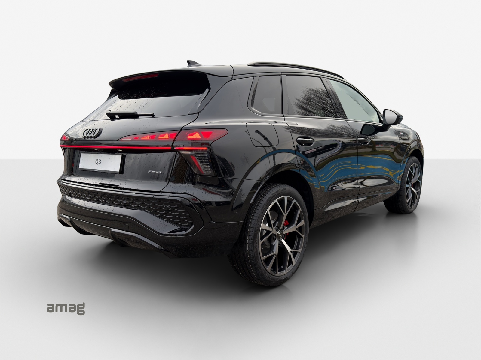 AUDI Q3 SUV TFSI quattro 195 kW S tronic-image-4