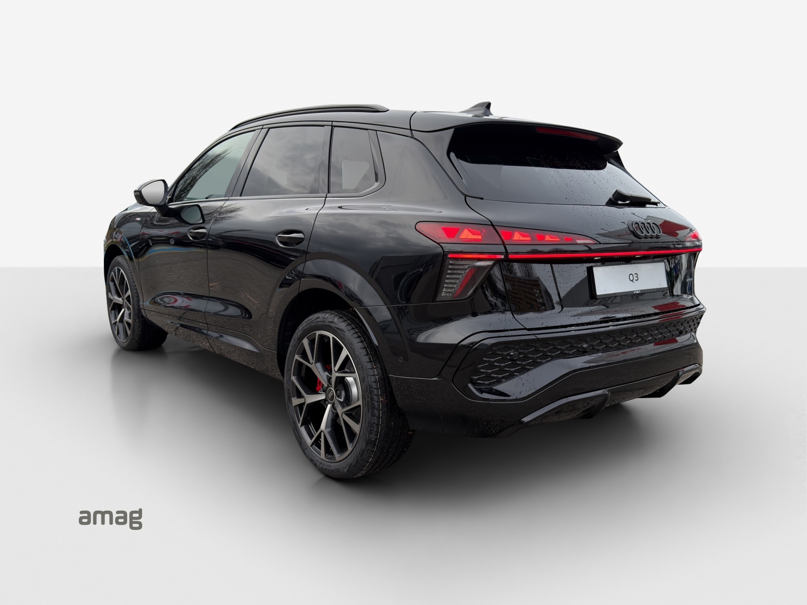 AUDI Q3 SUV TFSI quattro 195 kW S tronic-image-2
