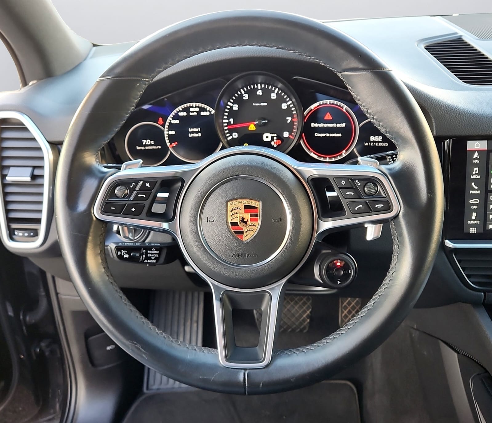 PORSCHE Cayenne-image-13