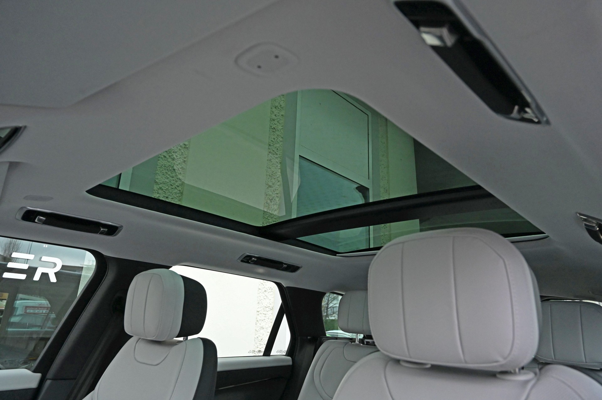LAND ROVER Range Rover Sport D300 3.0 TD6 MHEV Dynamic SE Automatic Santorini Black-image-20