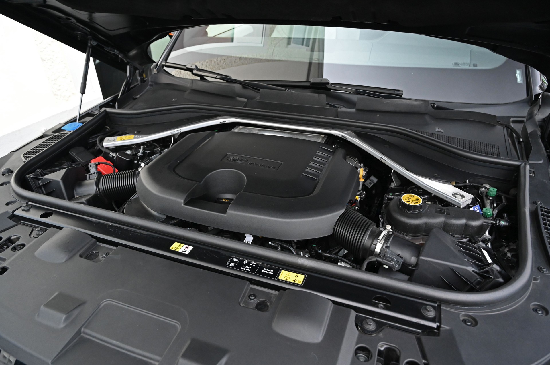 LAND ROVER Range Rover Sport D300 3.0 TD6 MHEV Dynamic SE Automatic Santorini Black-image-30